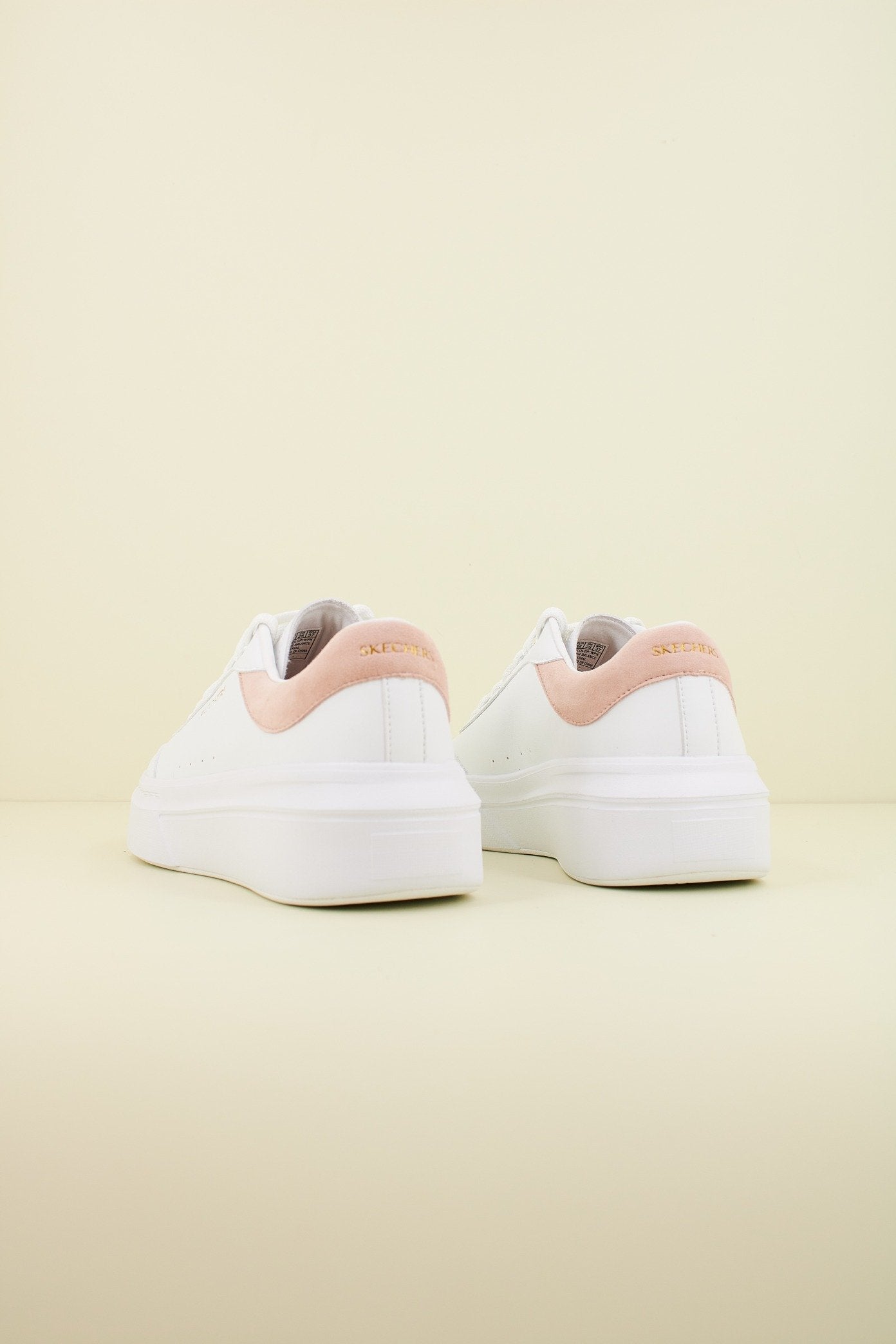 SKECHERS CORDOBA CLASSIC en color BLANCO (3)