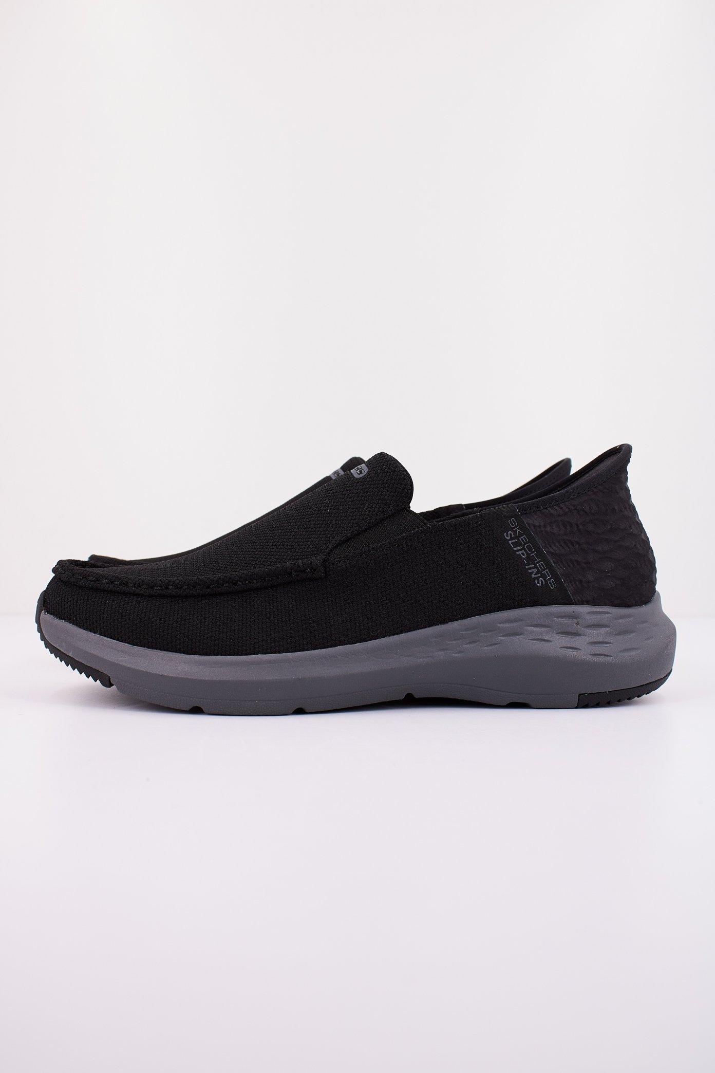 SKECHERS SLIP INS S en color NEGRO (1)