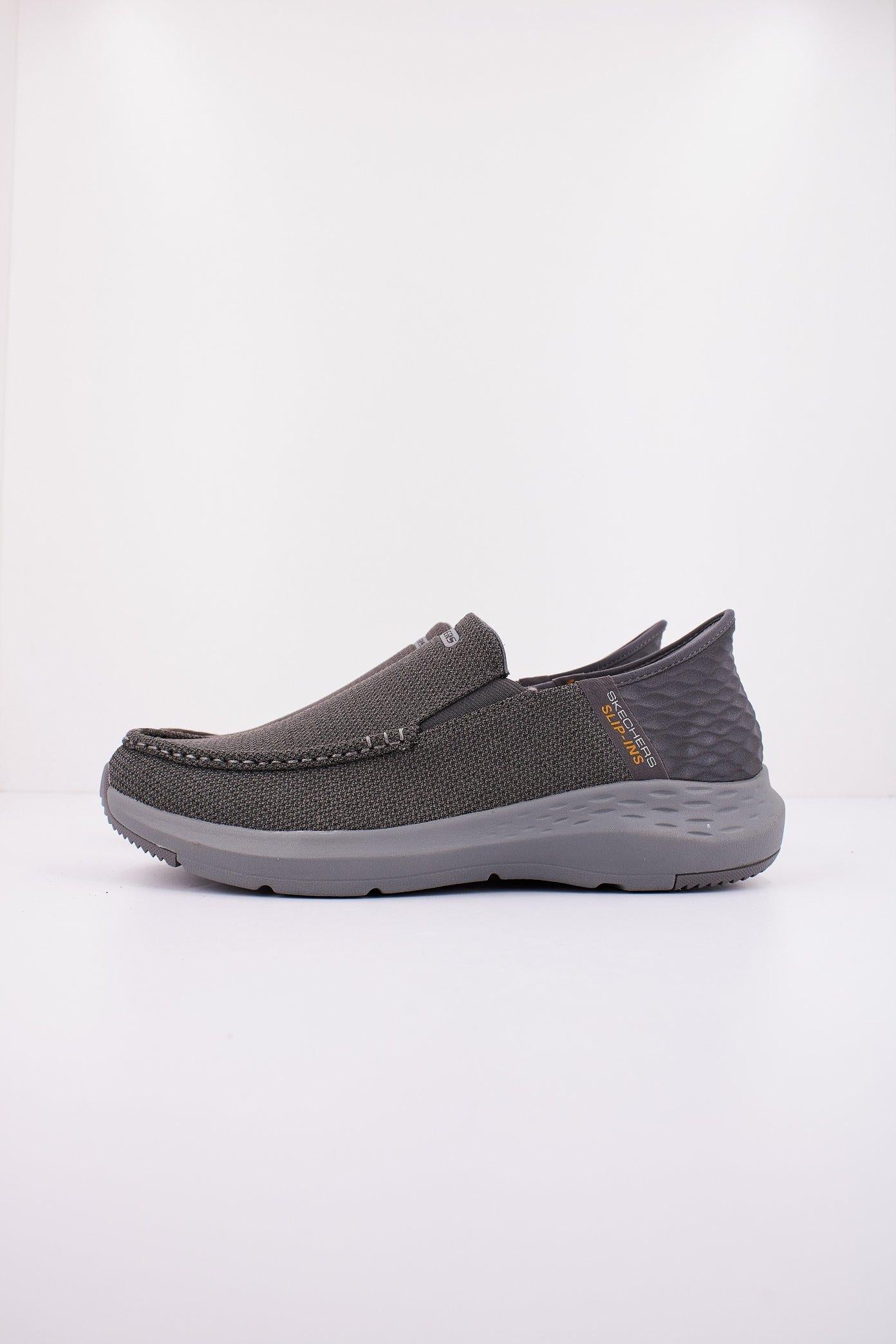 SKECHERS SLIP INS S en color GRIS (1)