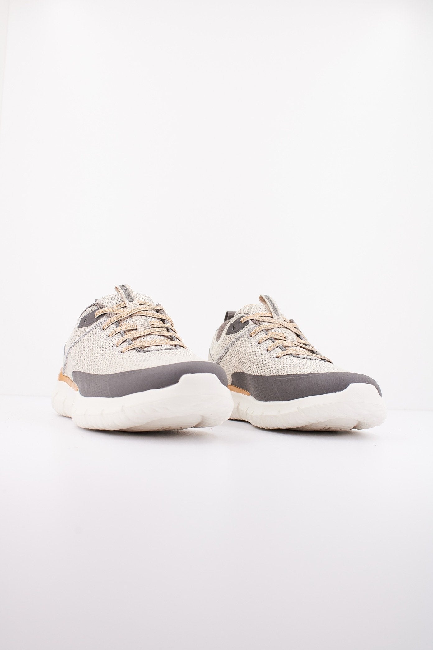 SKECHERS DEL RETTO-ARLING en color MARRON (2)