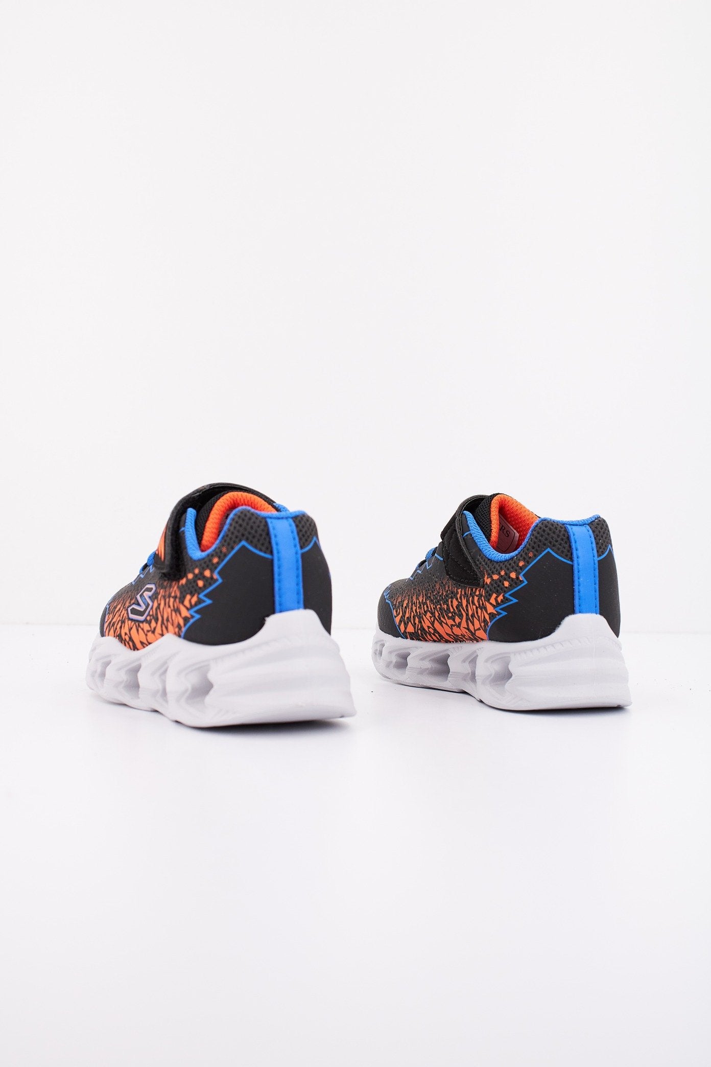 SKECHERS VORTEX . en color NEGRO (3)