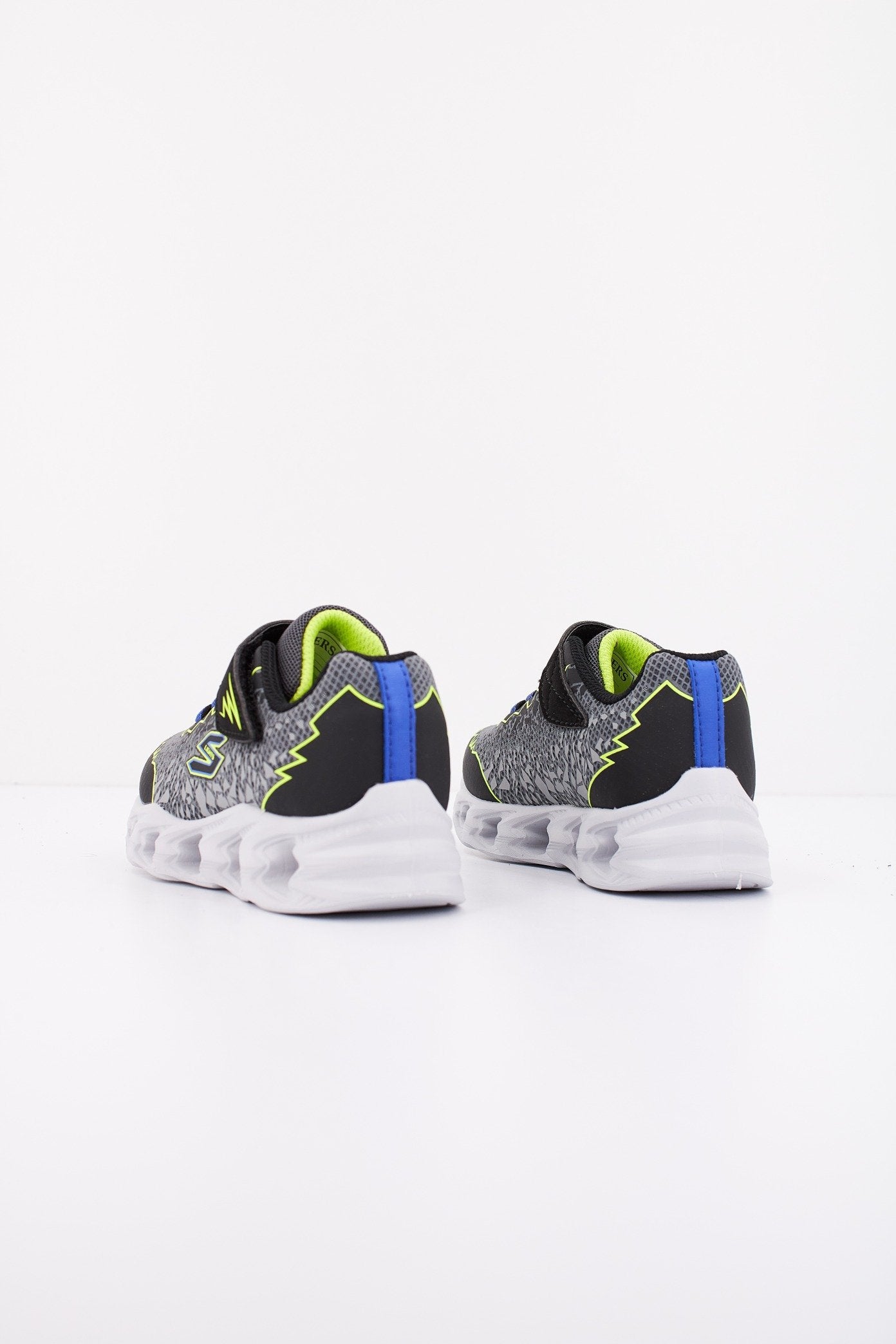 SKECHERS VORTEX . en color GRIS (3)