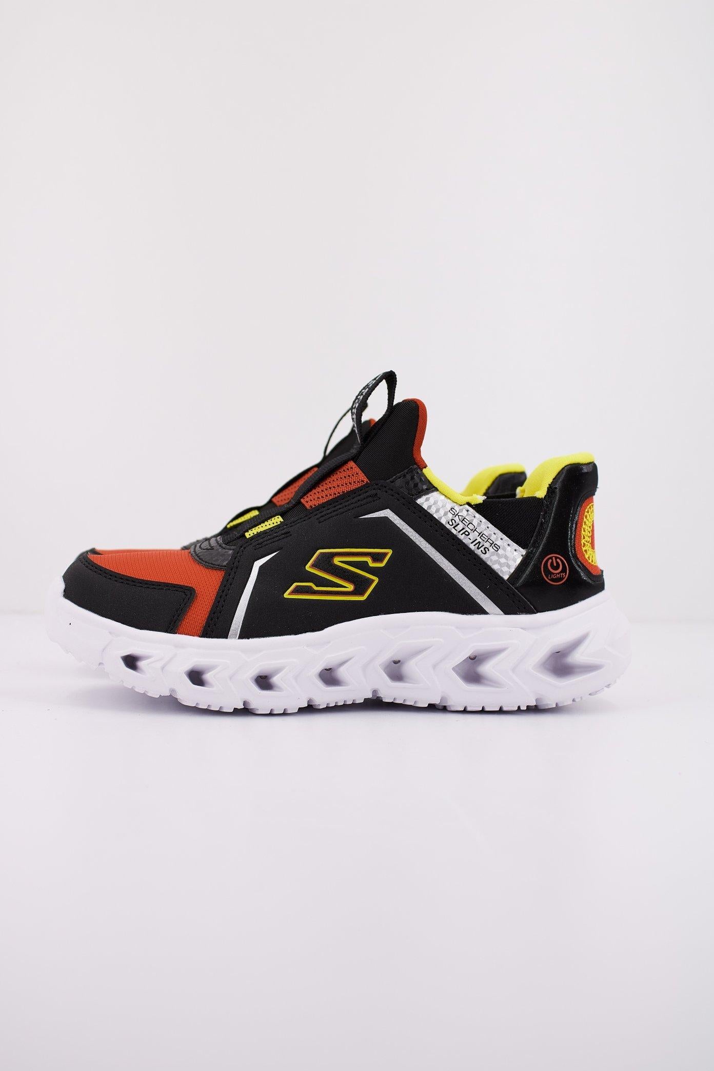 SKECHERS SLIP-INS L en color NEGRO (1)