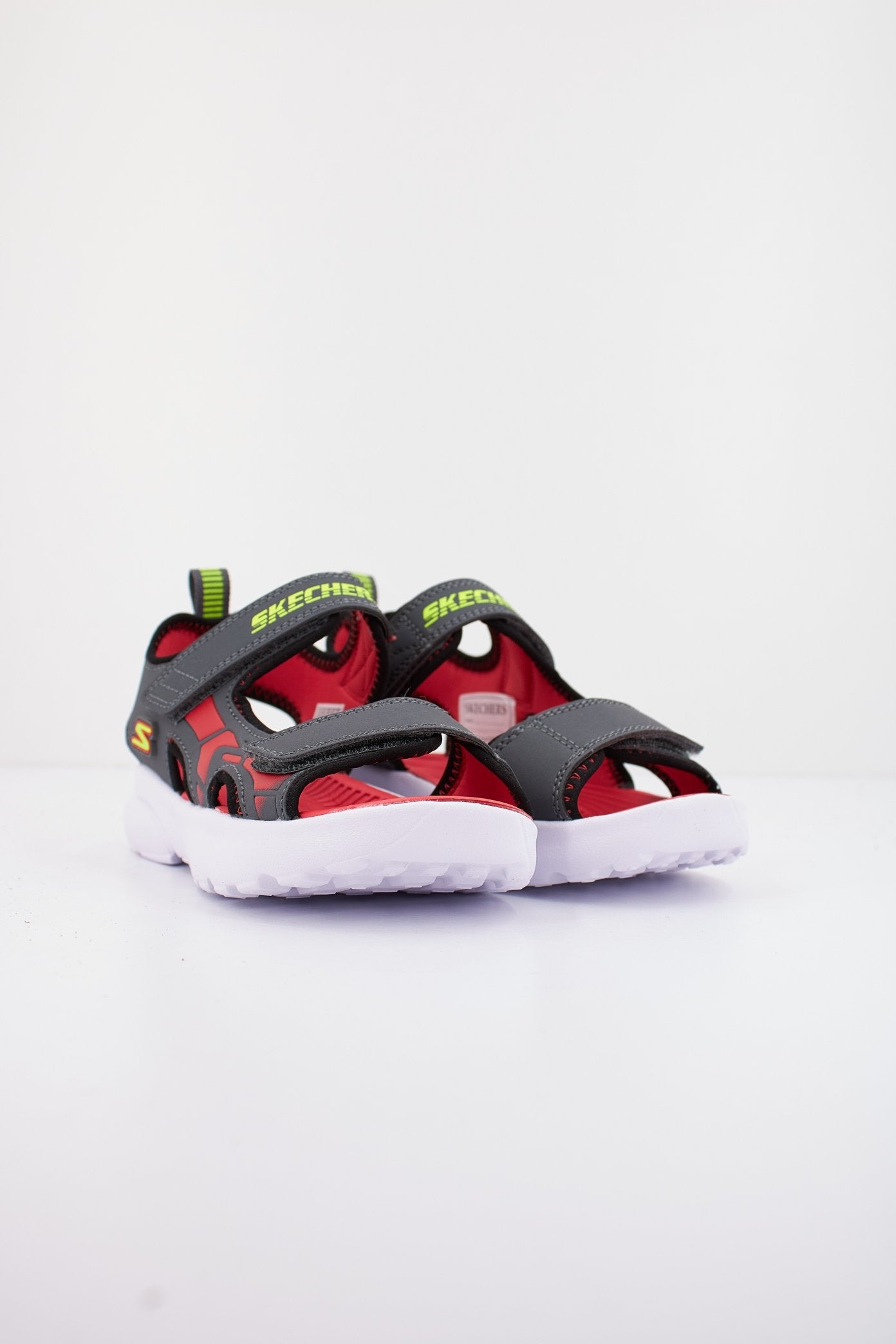 SKECHERS L en color GRIS (2)