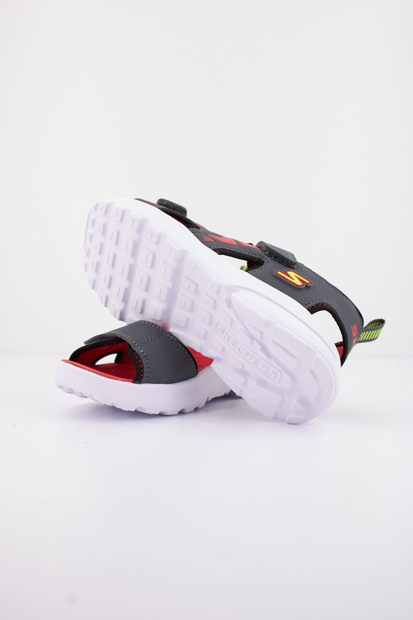 SKECHERS L en color GRIS (4)