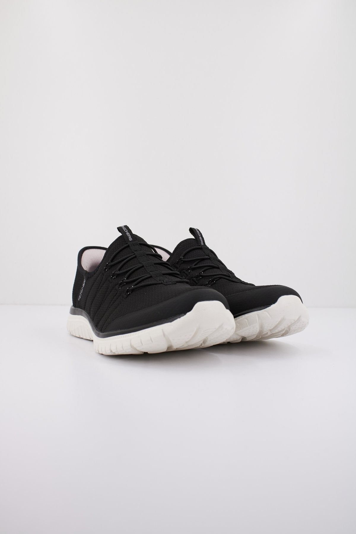 SKECHERS SLIP-INS SVIRTUE en color NEGRO (2)