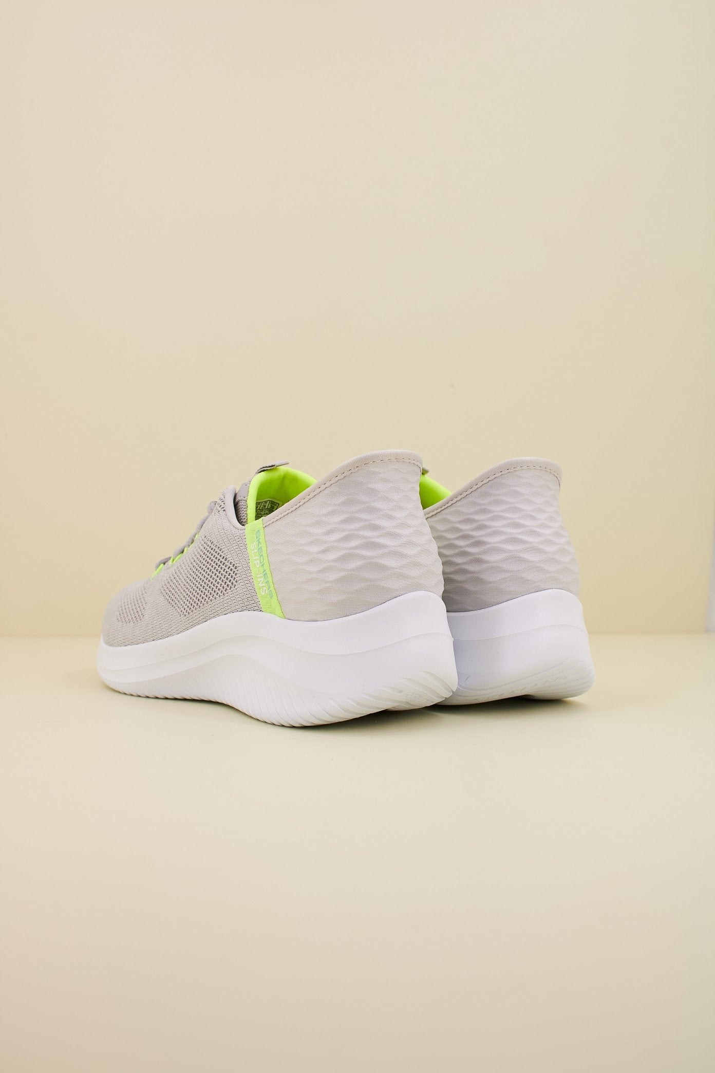 SKECHERS ULTRA FLEX . SLIP-INS en color GRIS (3)