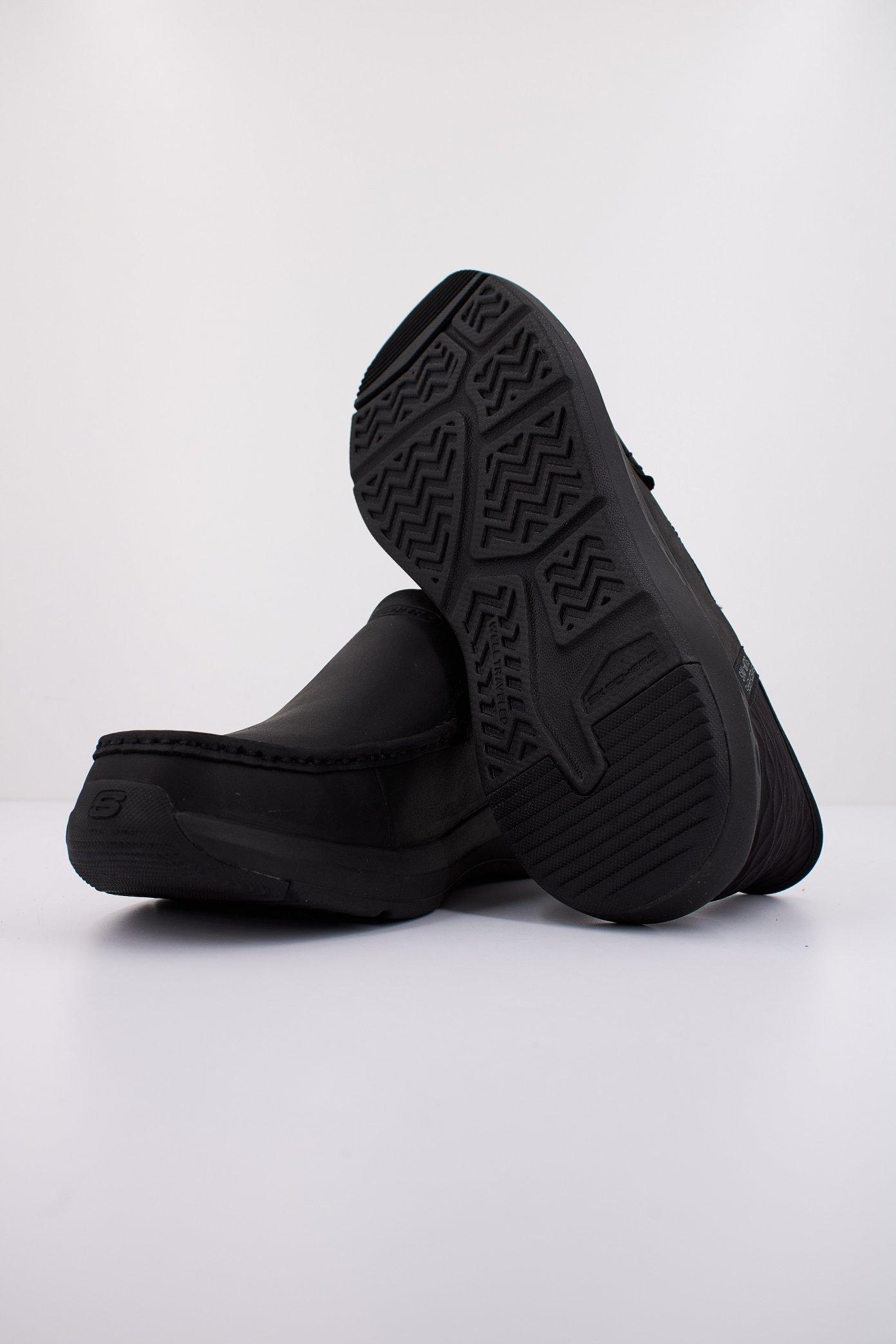 SKECHERS SLIP-INS: PARSON-OSWIN en color NEGRO (4)