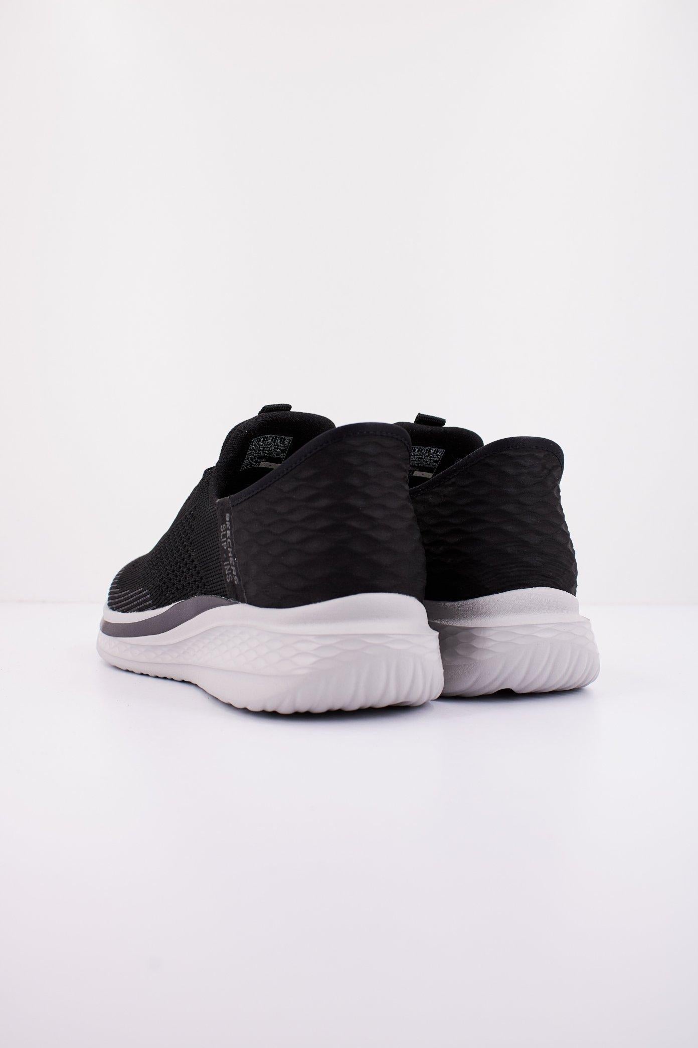 SKECHERS SPLI-INS SLADE en color NEGRO (3)