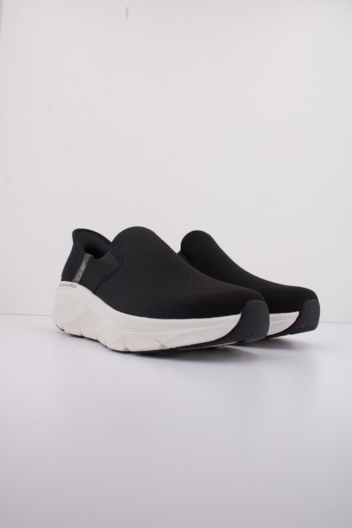 SKECHERS D'LUX WALKER en color NEGRO (2)
