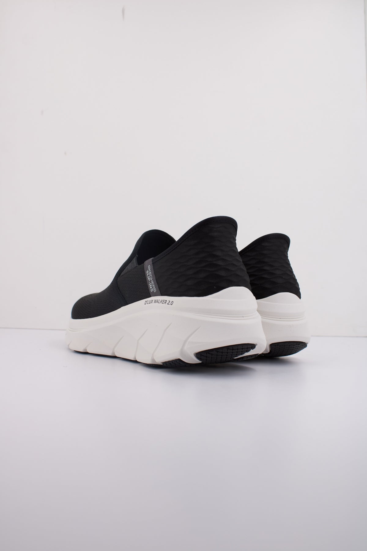 SKECHERS D'LUX WALKER en color NEGRO (4)