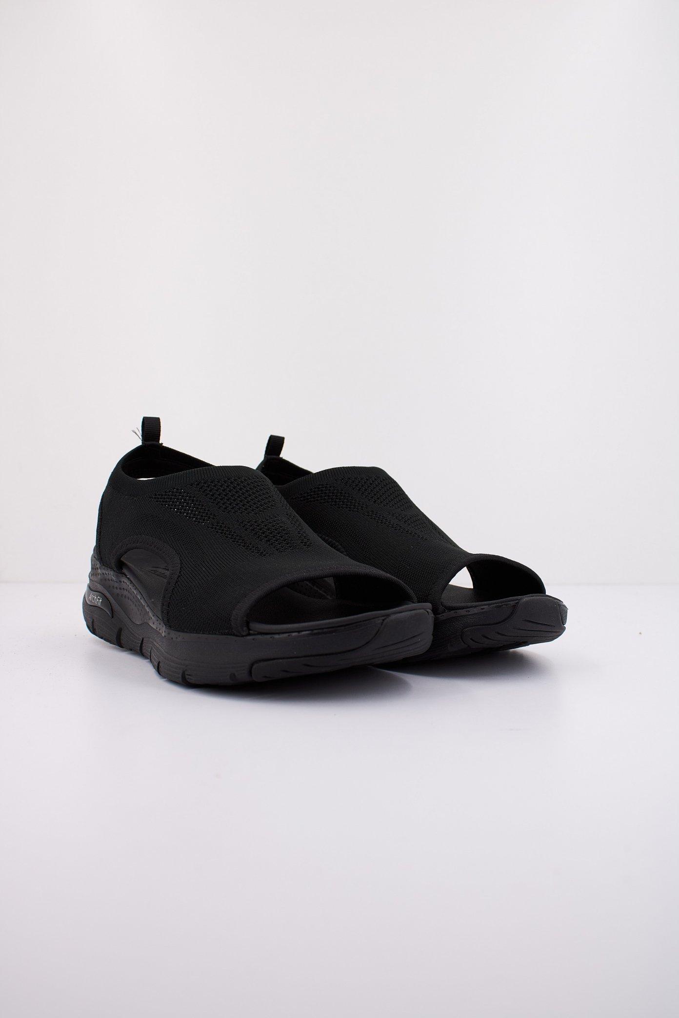 SKECHERS ARCH FIT en color NEGRO (2)
