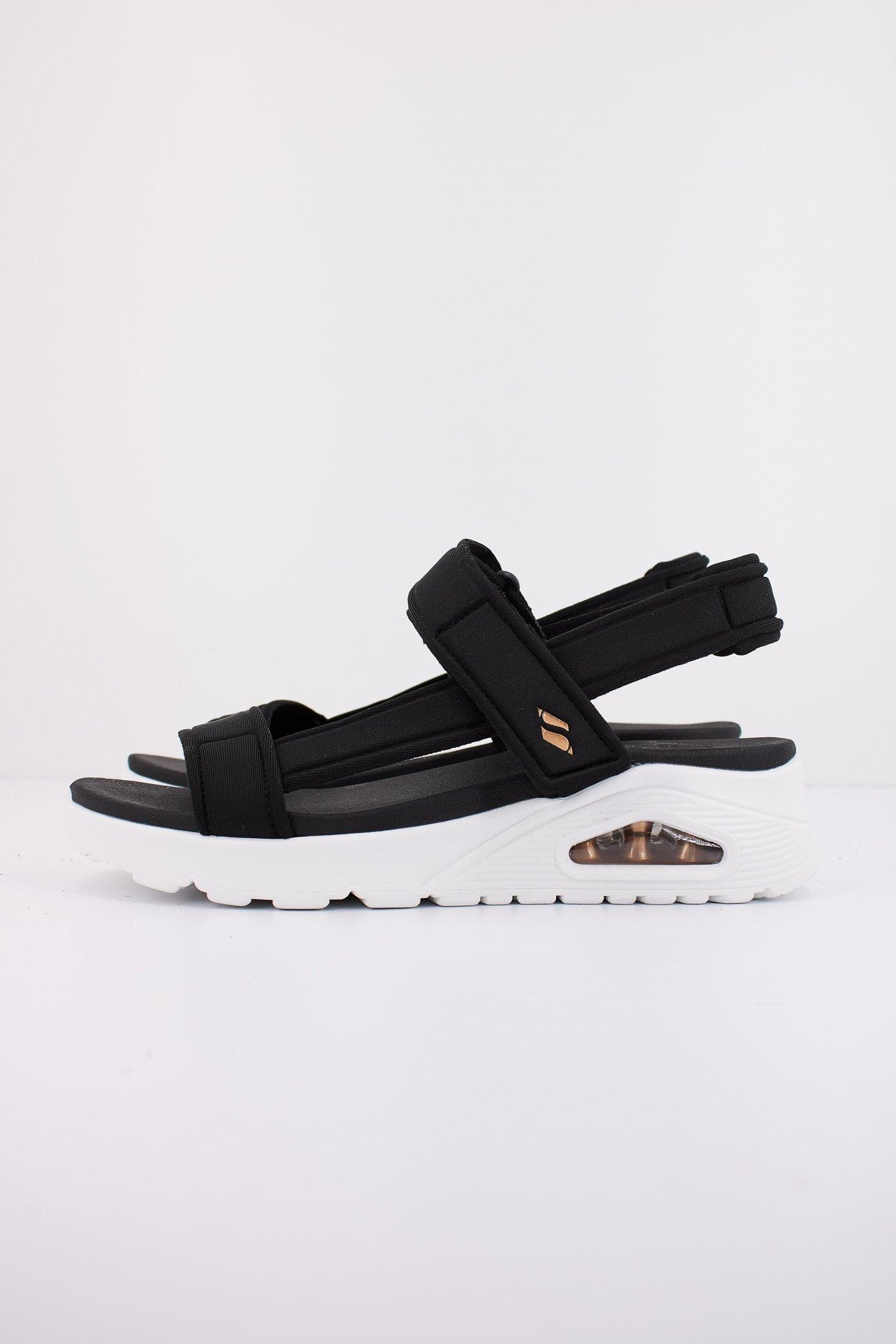 SKECHERS UNO SANDAL SUMMER STAND en color NEGRO (1)