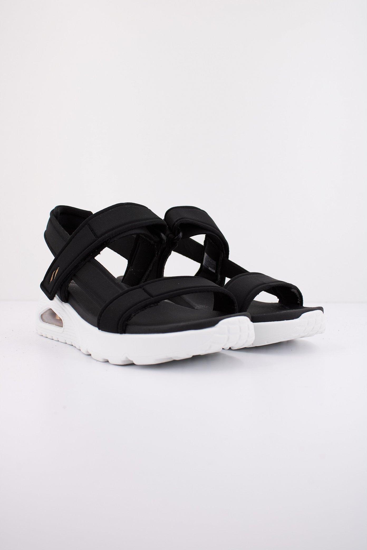 SKECHERS UNO SANDAL SUMMER STAND en color NEGRO (2)