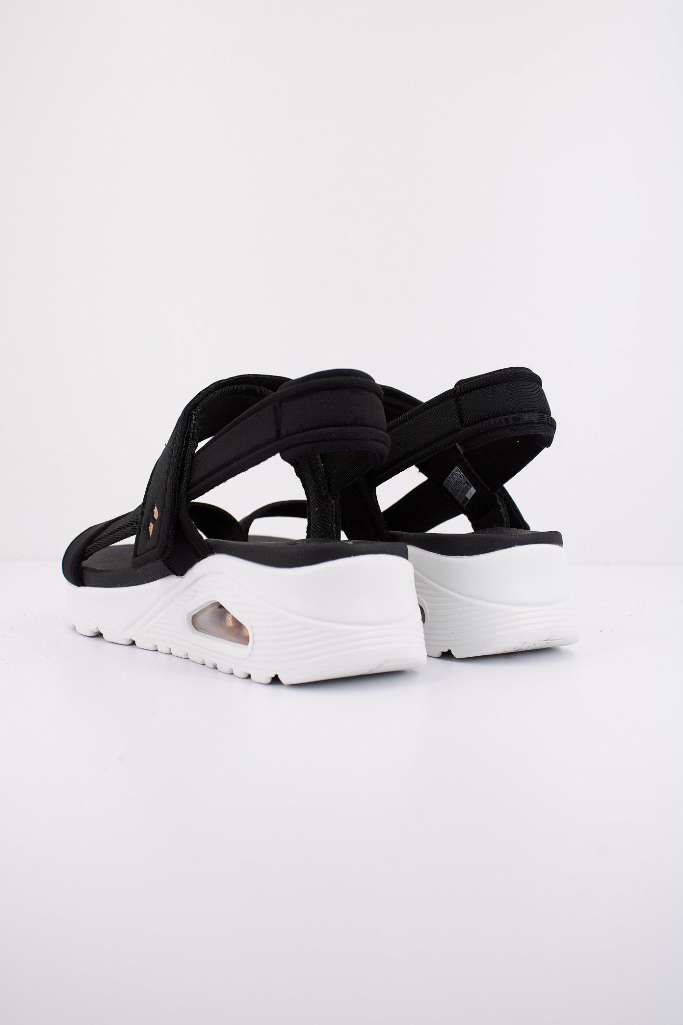 SKECHERS UNO SANDAL SUMMER STAND en color NEGRO (3)