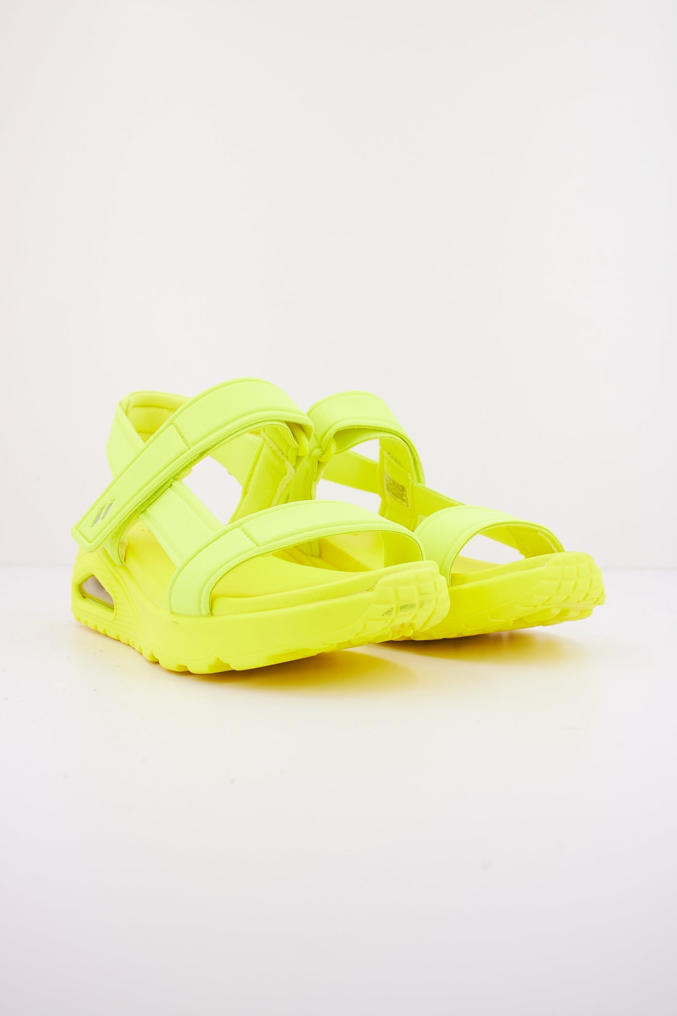 SKECHERS UNO - FUN STAND en color AMARILLO (2)