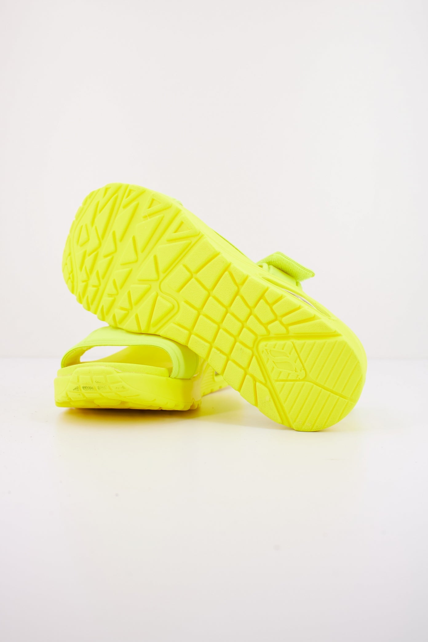 SKECHERS UNO - FUN STAND en color AMARILLO (4)