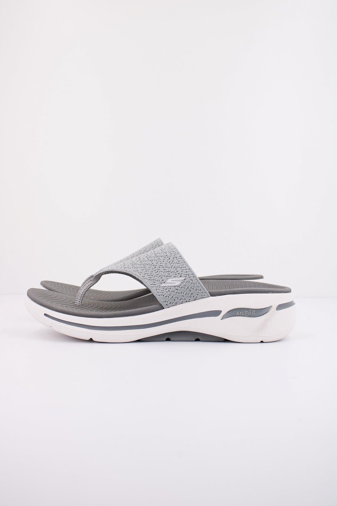 SKECHERS GO WALK ARCH FIT - WEEKENDER en color GRIS (1)