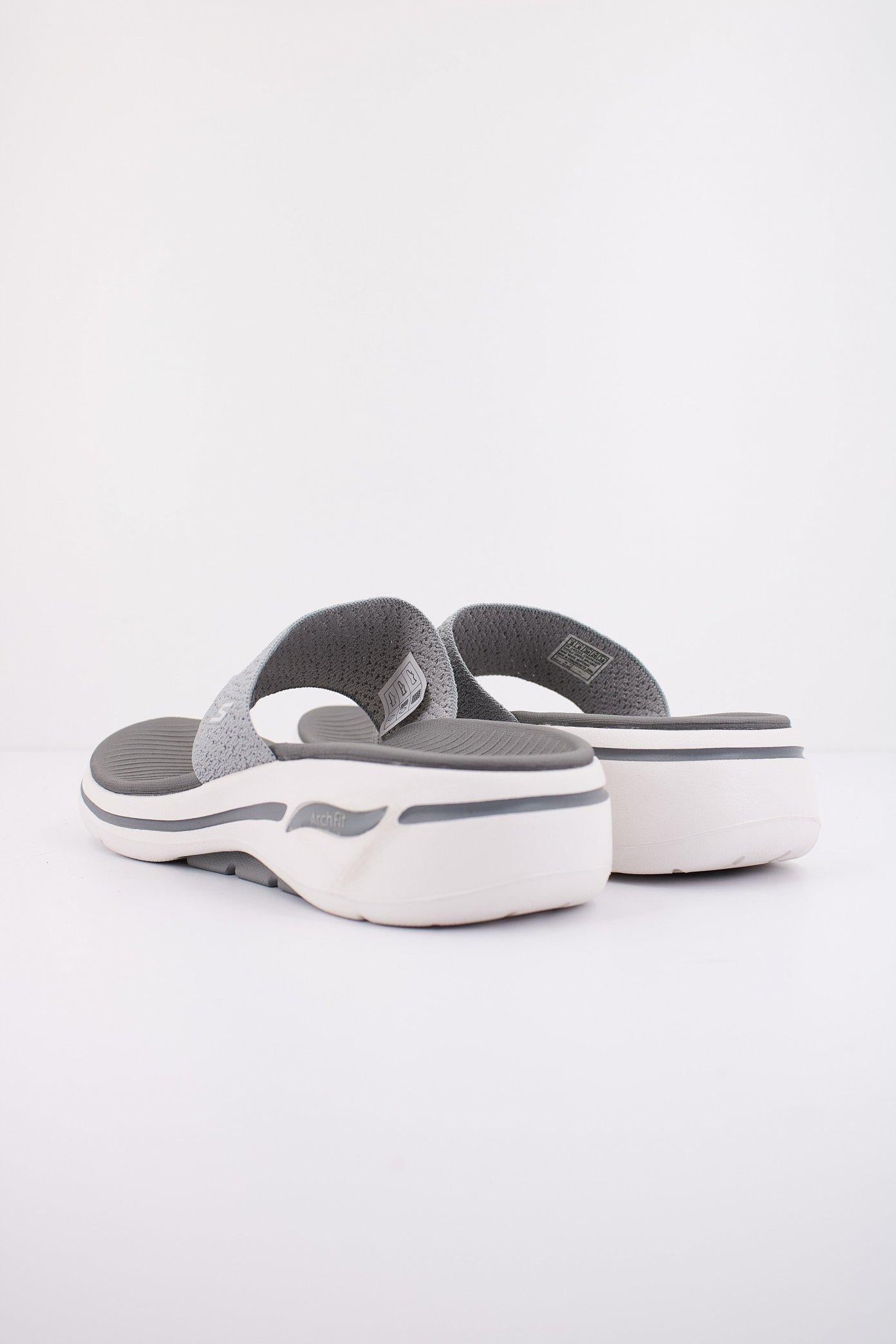 SKECHERS GO WALK ARCH FIT - WEEKENDER en color GRIS (3)