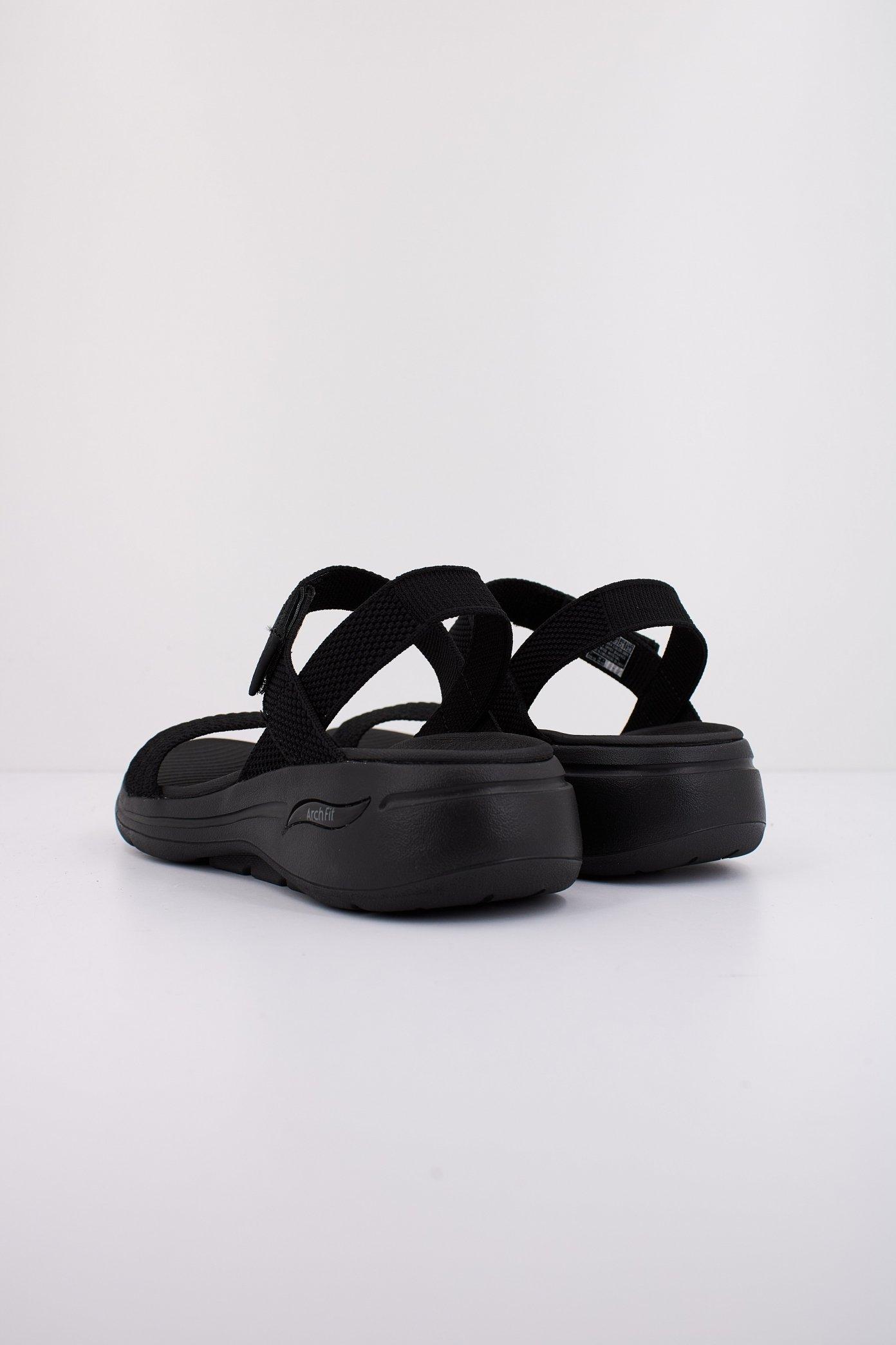 SKECHERS GO WALK ARCH FIT SANDAL en color NEGRO (3)