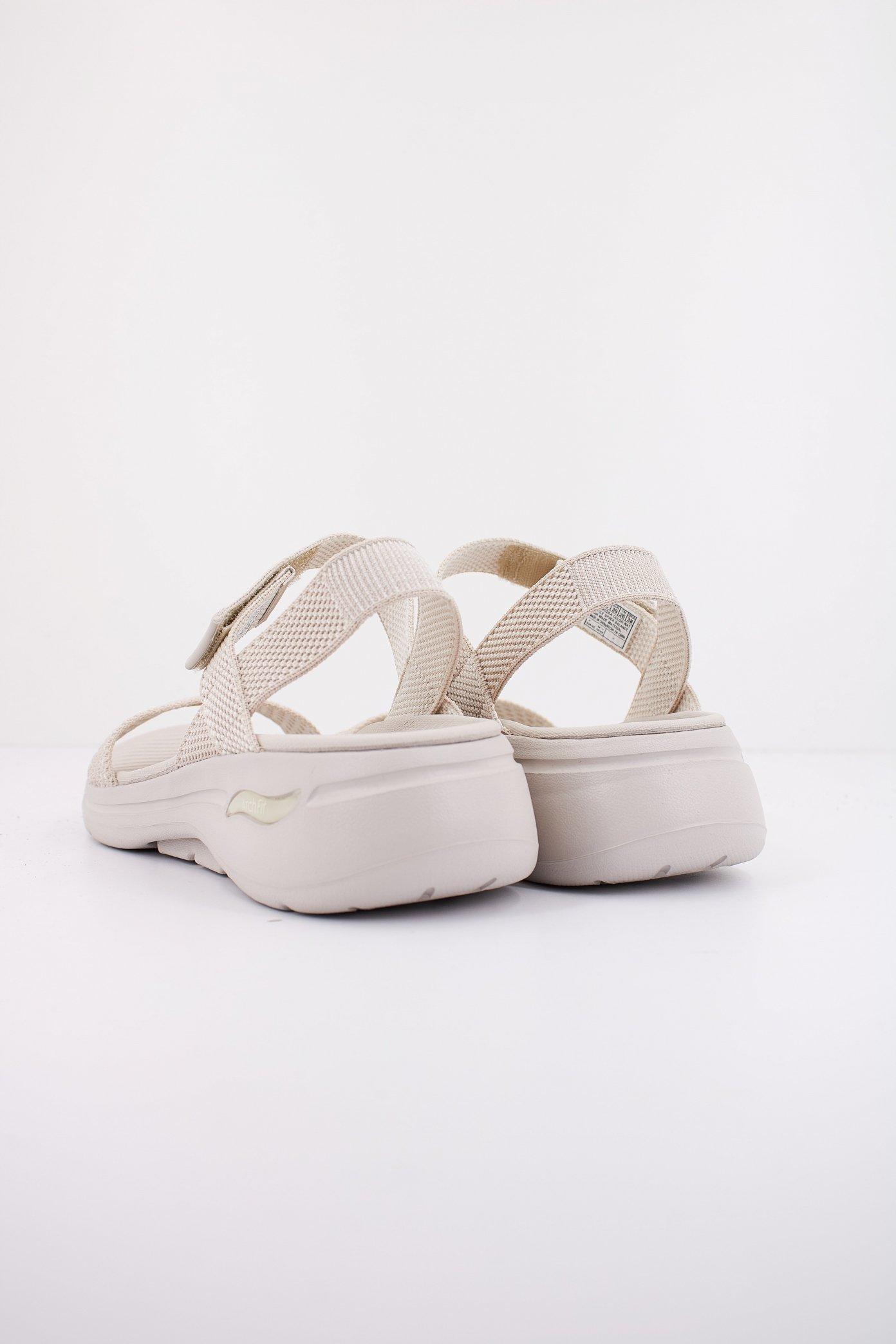 SKECHERS GO WALK ARCH FIT SANDAL en color BEIS (3)