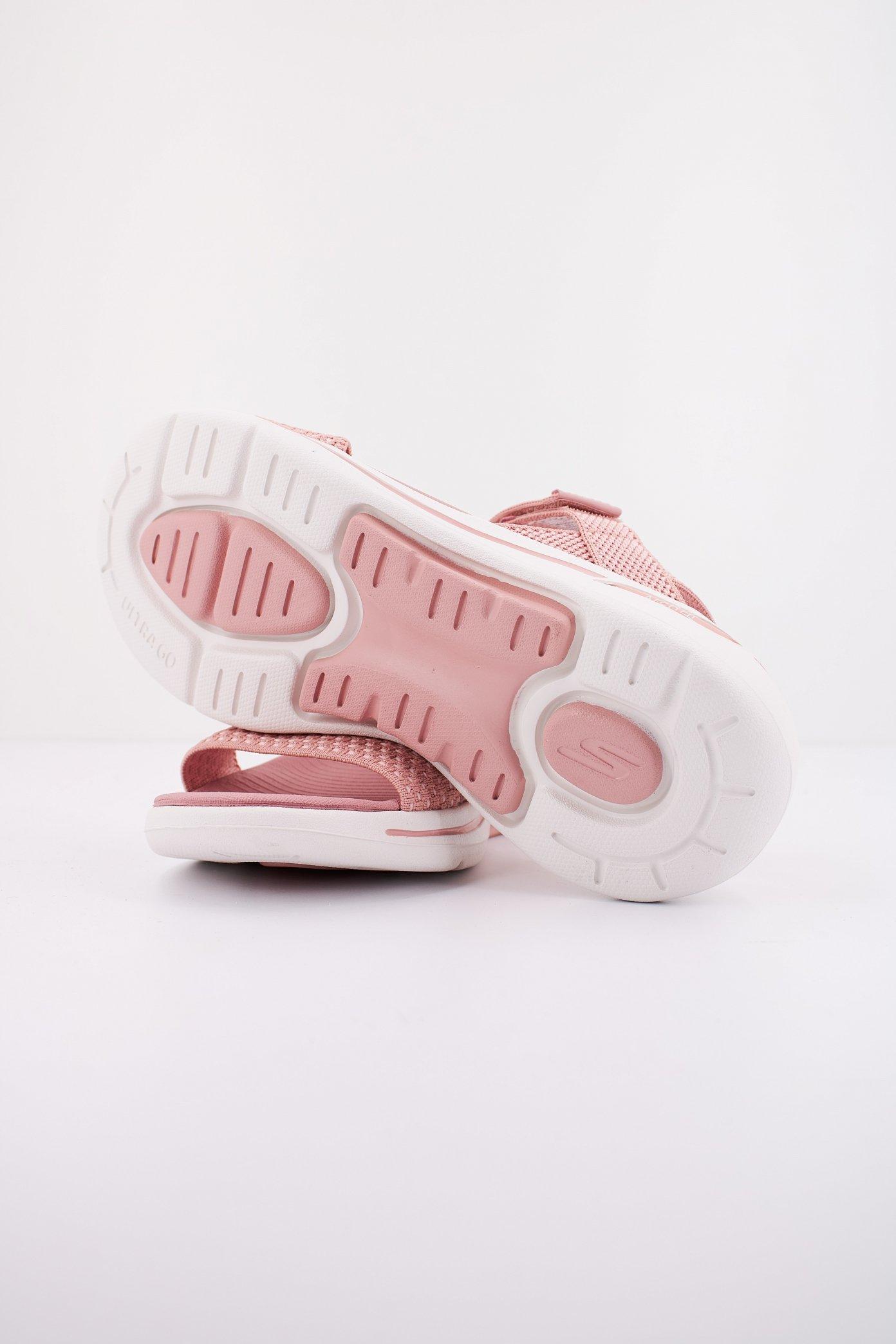 SKECHERS GO WALK ARCH FIT SANDAL en color ROSA (4)