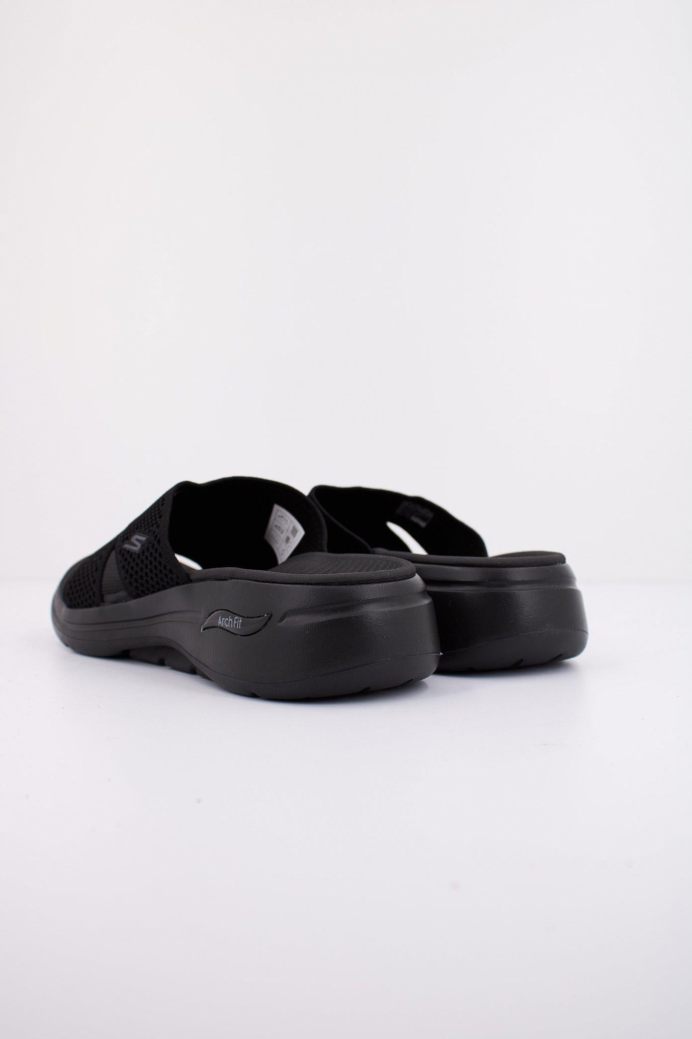 SKECHERS GO WALK ARCH FIT SANDAL - JOYFUL en color NEGRO (3)