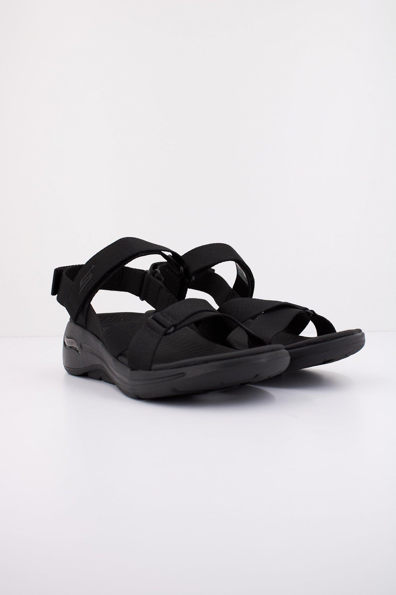 SKECHERS GO WALK ARCH FIT SANDAL en color NEGRO (2)