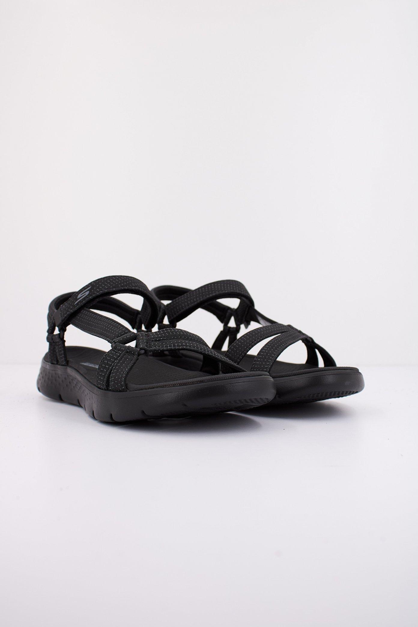 SKECHERS GO WALK FLEX SANDAL en color NEGRO (2)