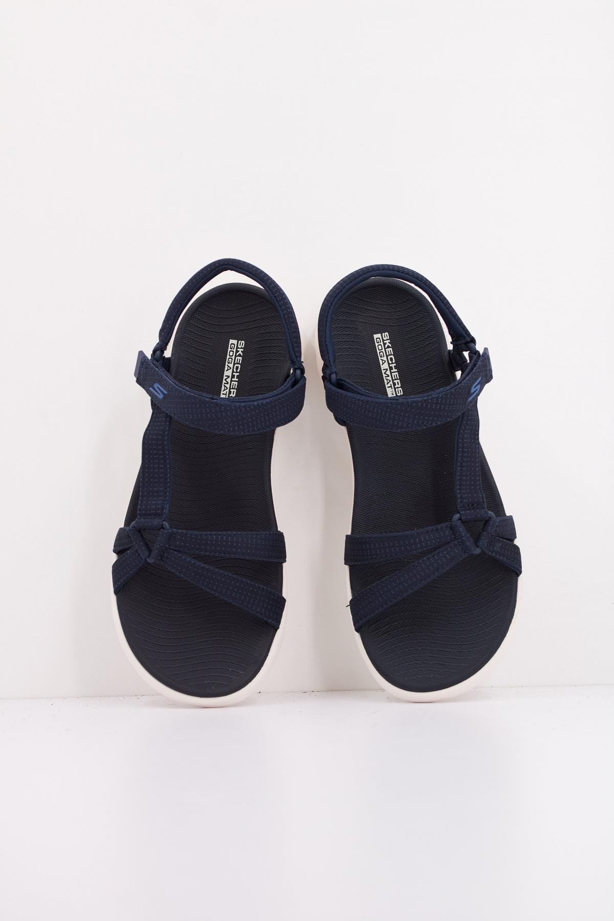 SKECHERS GO WALK FLEX SANDAL en color AZUL (3)