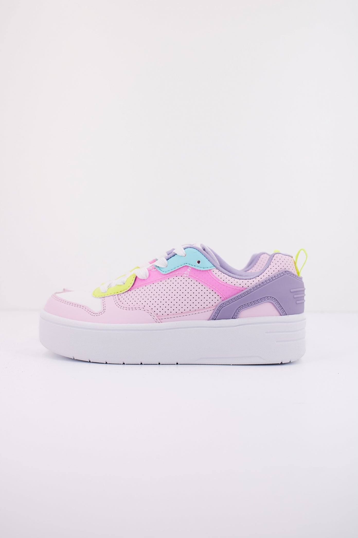 SKECHERS COURT HIGH en color ROSA (1)