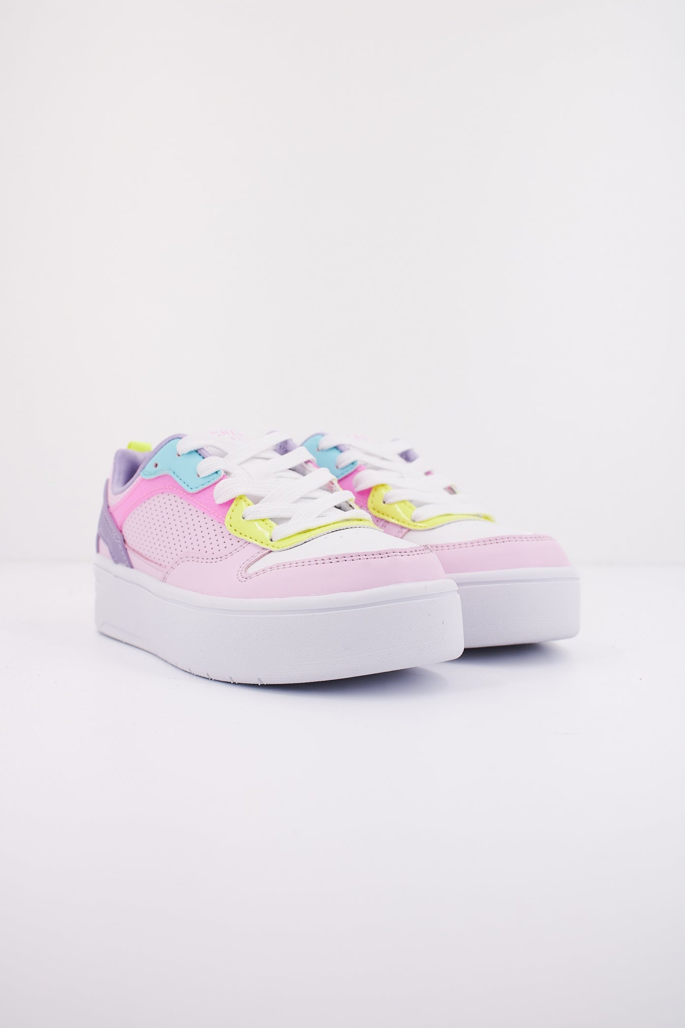 SKECHERS COURT HIGH en color ROSA (2)