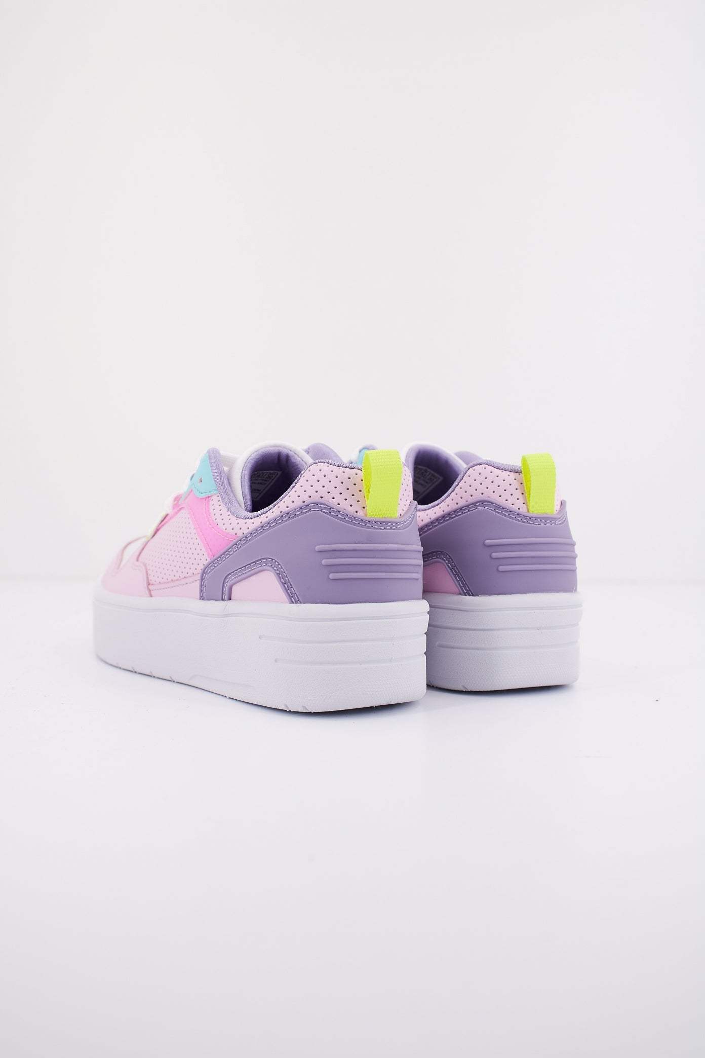 SKECHERS COURT HIGH en color ROSA (3)