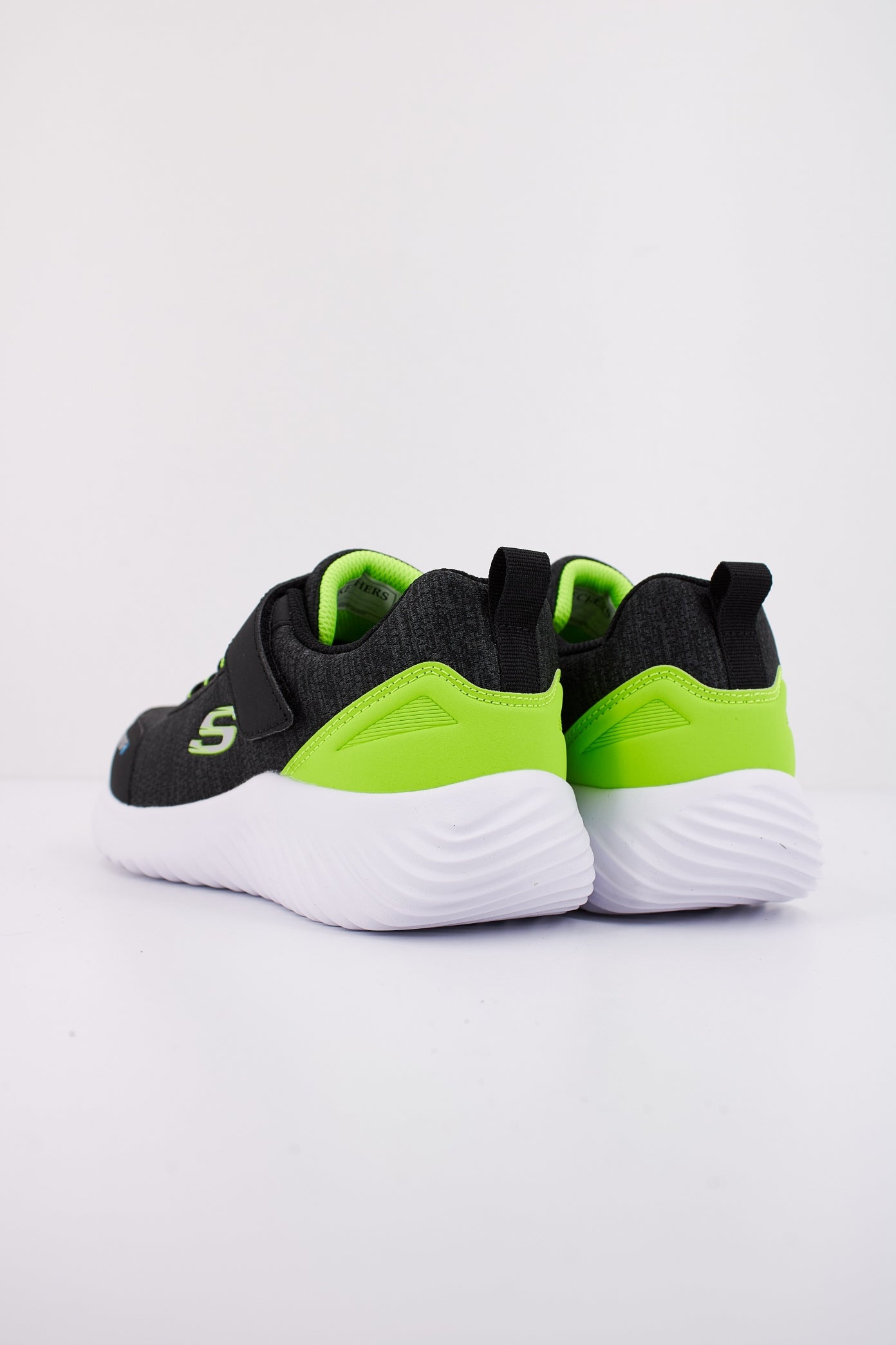SKECHERS BOUNDER-DRIPPER DROP en color NEGRO (4)