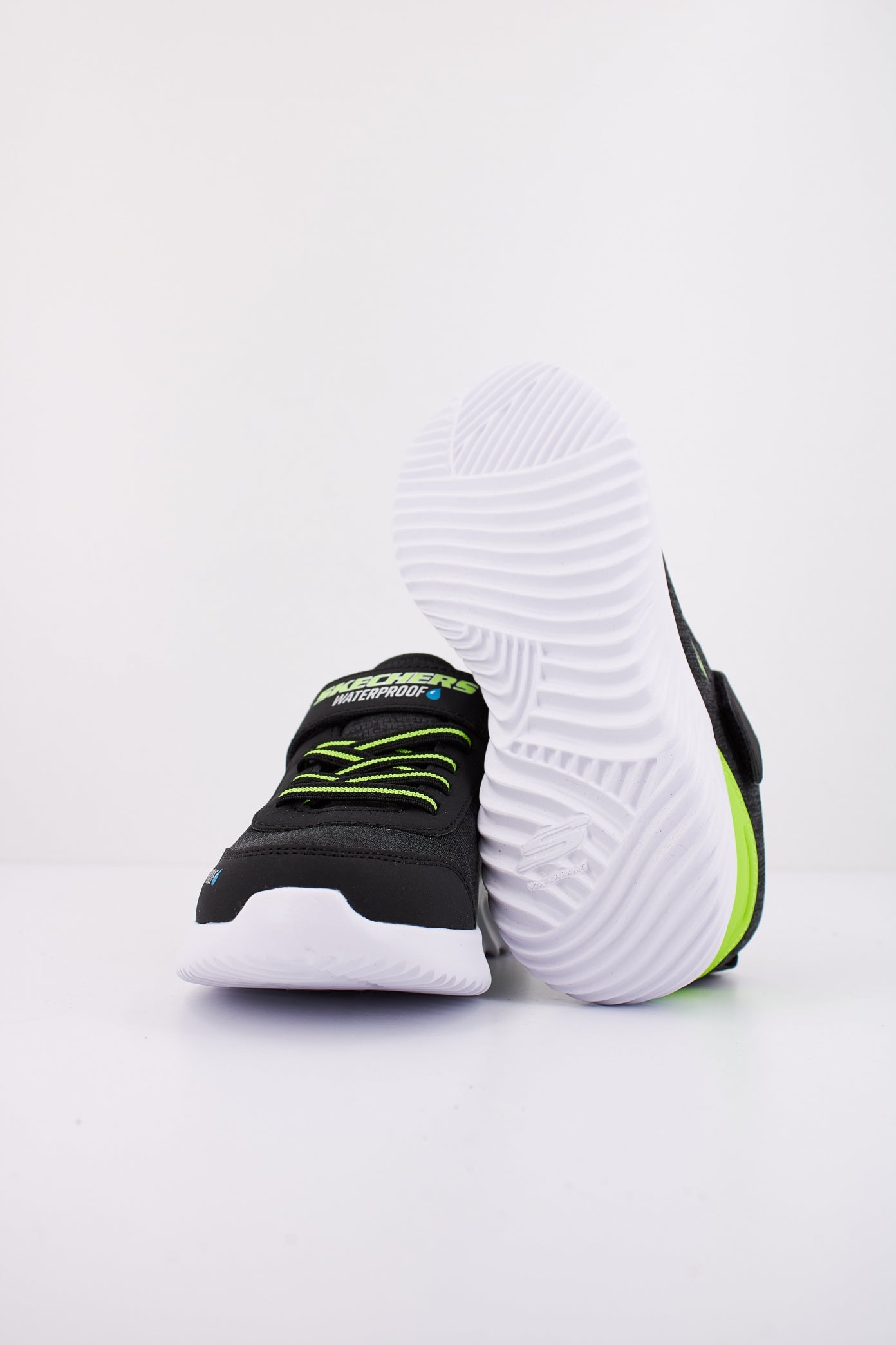 SKECHERS BOUNDER-DRIPPER DROP en color NEGRO (5)