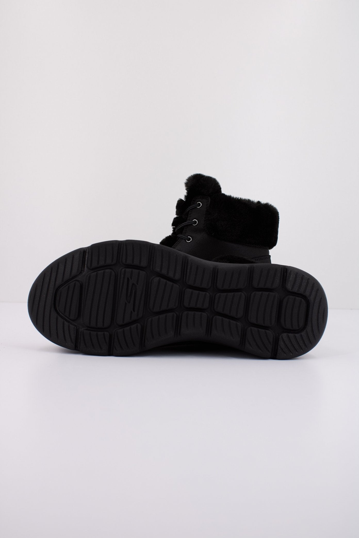 SKECHERS GLACIAL ULTRA - WOND en color NEGRO (5)