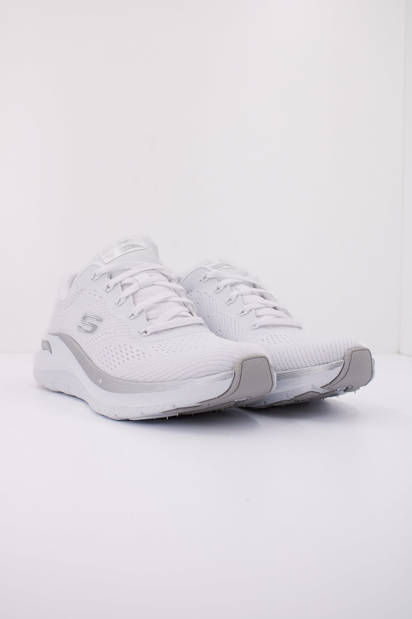 SKECHERS ARCH FIT .-GLOW TH en color BLANCO (2)