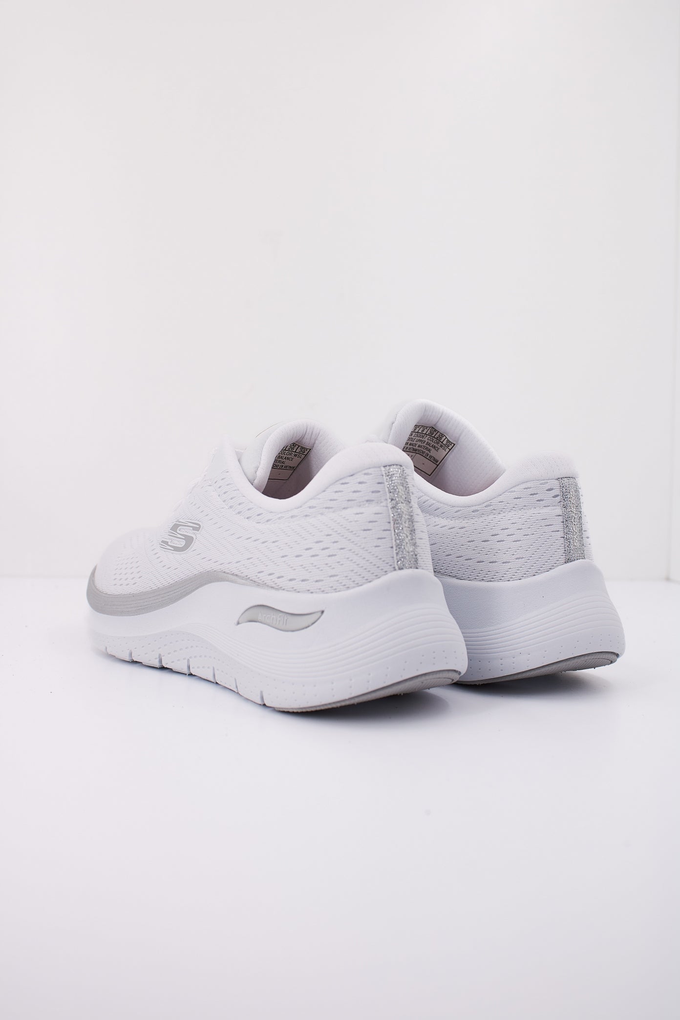 SKECHERS ARCH FIT .-GLOW TH en color BLANCO (4)