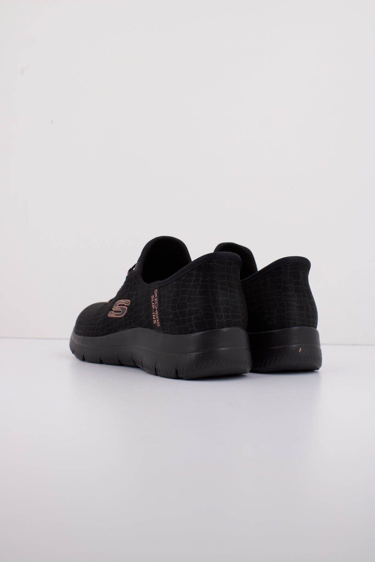 SKECHERS SUMMITS-CLASSY NIGHT SLIP-INS en color NEGRO (4)