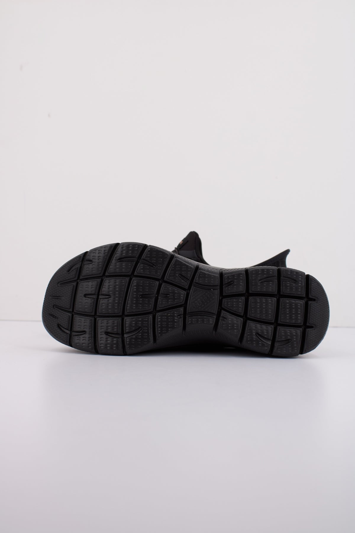 SKECHERS SUMMITS-CLASSY NIGHT SLIP-INS en color NEGRO (5)