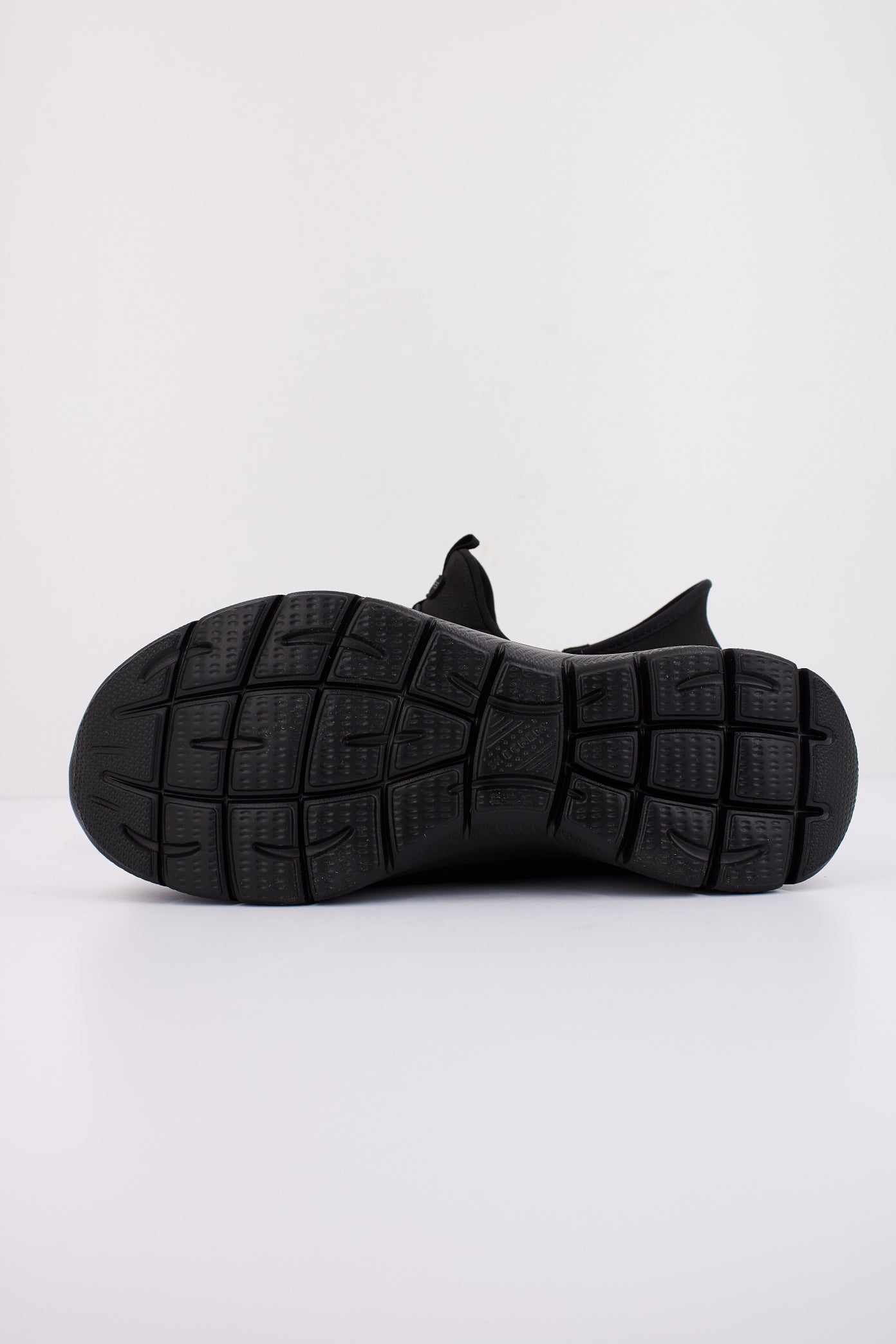 SKECHERS SUMMITS-UNKNOWN TRAI SLIP-INS en color NEGRO (5)