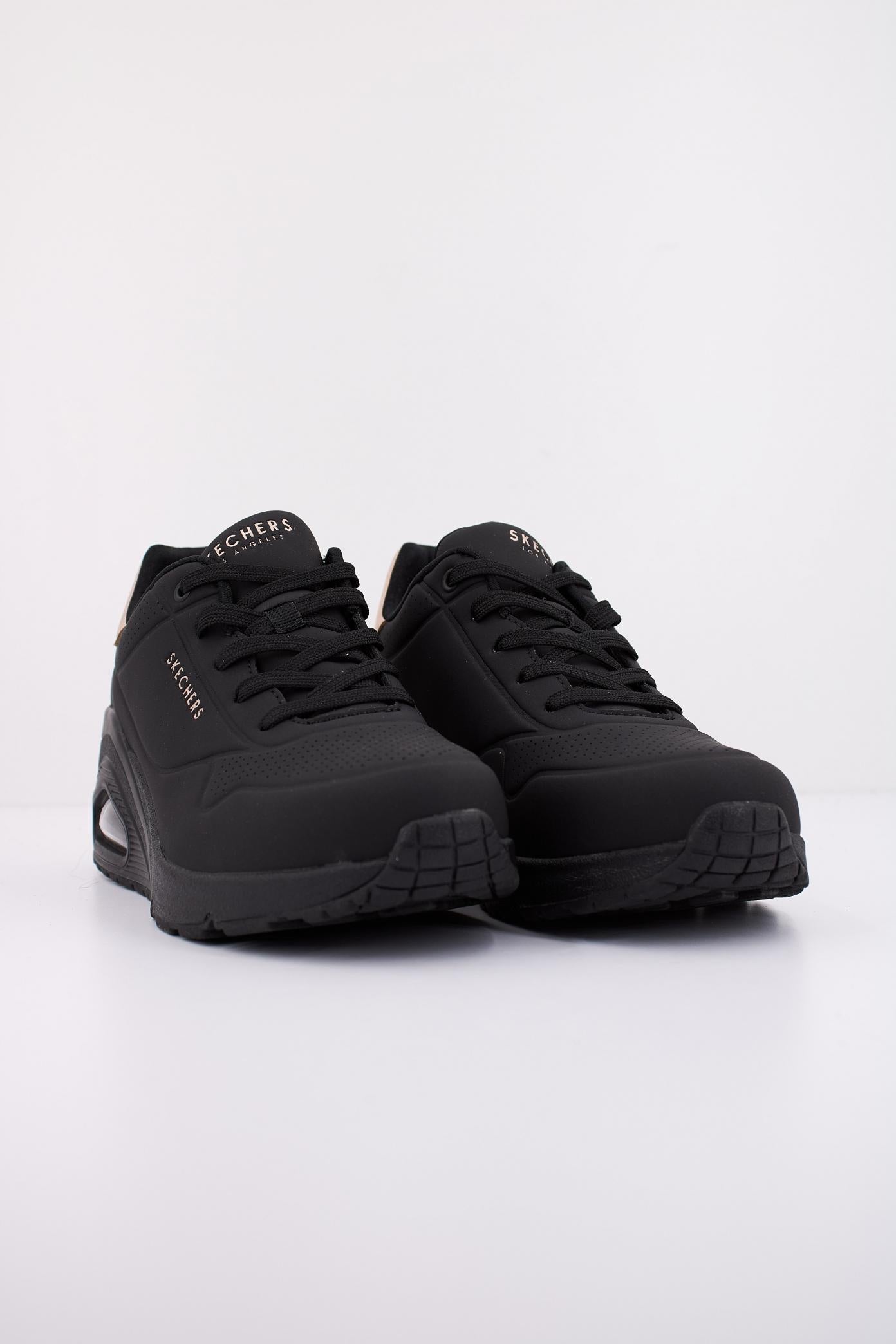 SKECHERS UNO WEDGE - HI STEPS en color NEGRO (2)