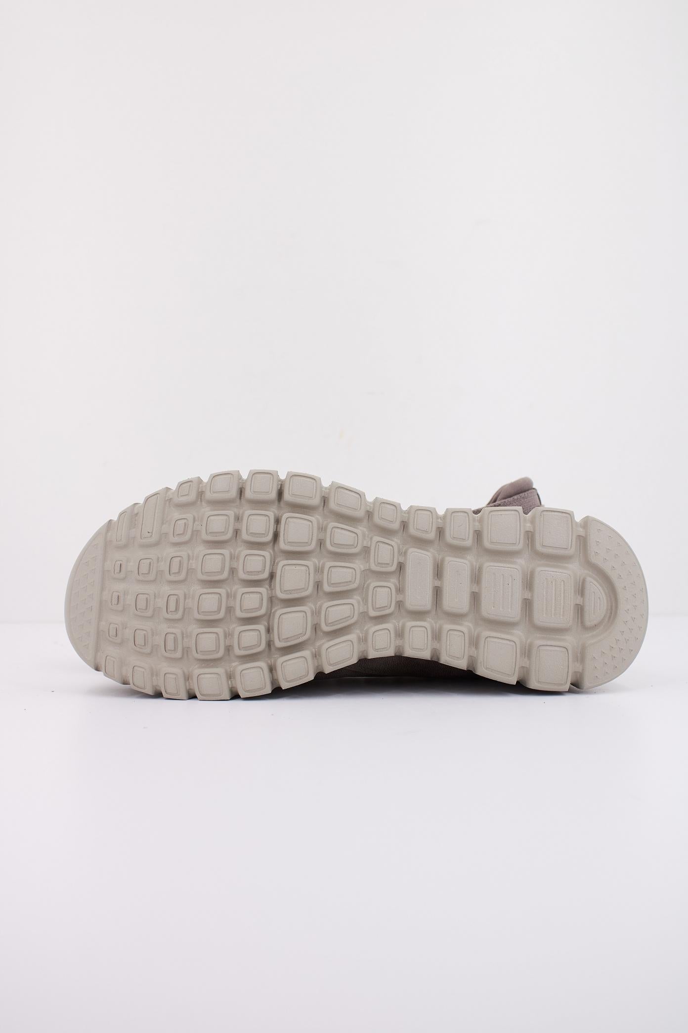 SKECHERS GRACEFUL - LEANING I en color GRIS (5)