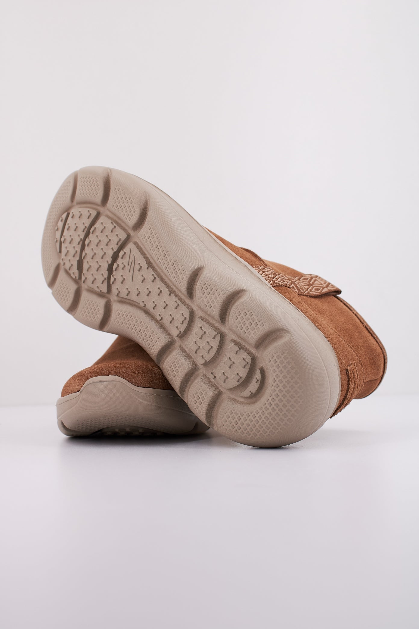 SKECHERS ON-THE-GO ENCORE en color MARRON (5)