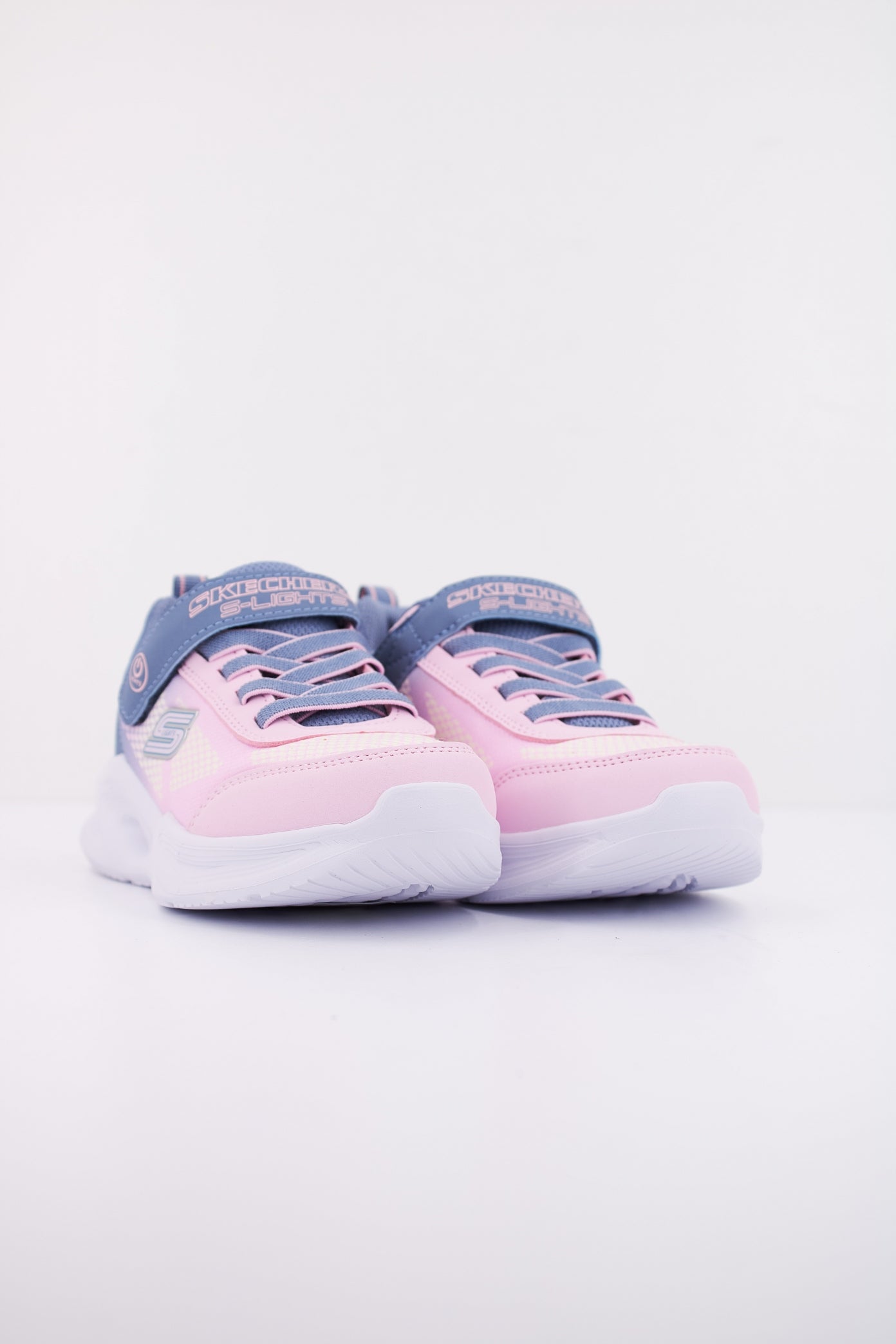 SKECHERS SOLA GLOW en color ROSA (2)
