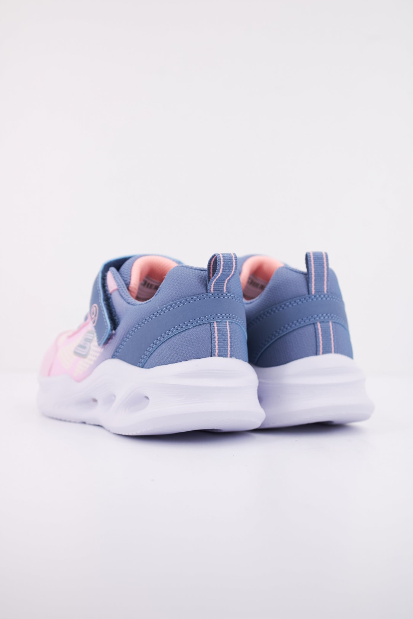 SKECHERS SOLA GLOW en color ROSA (4)