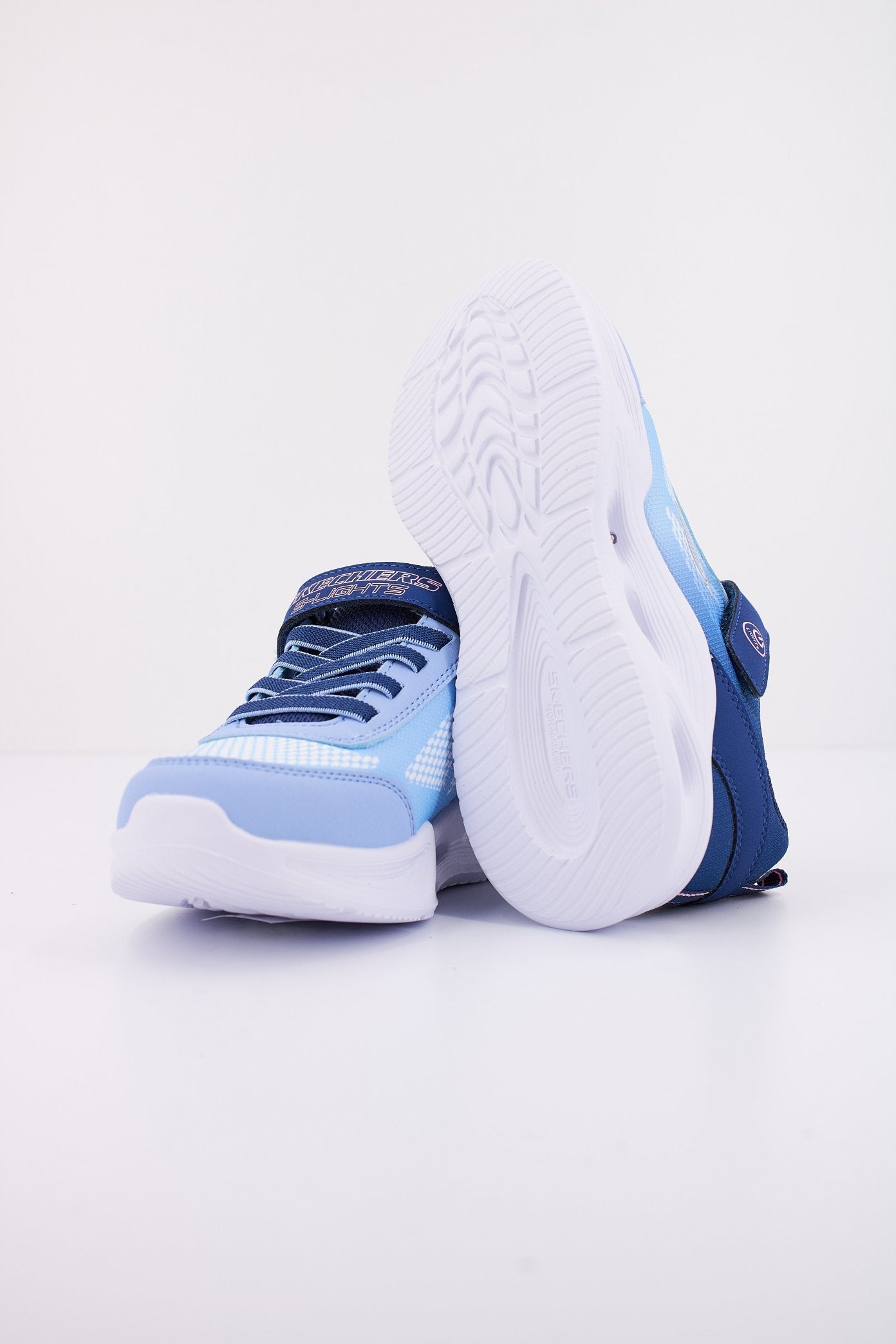 SKECHERS SOLA GLOW en color AZUL (5)