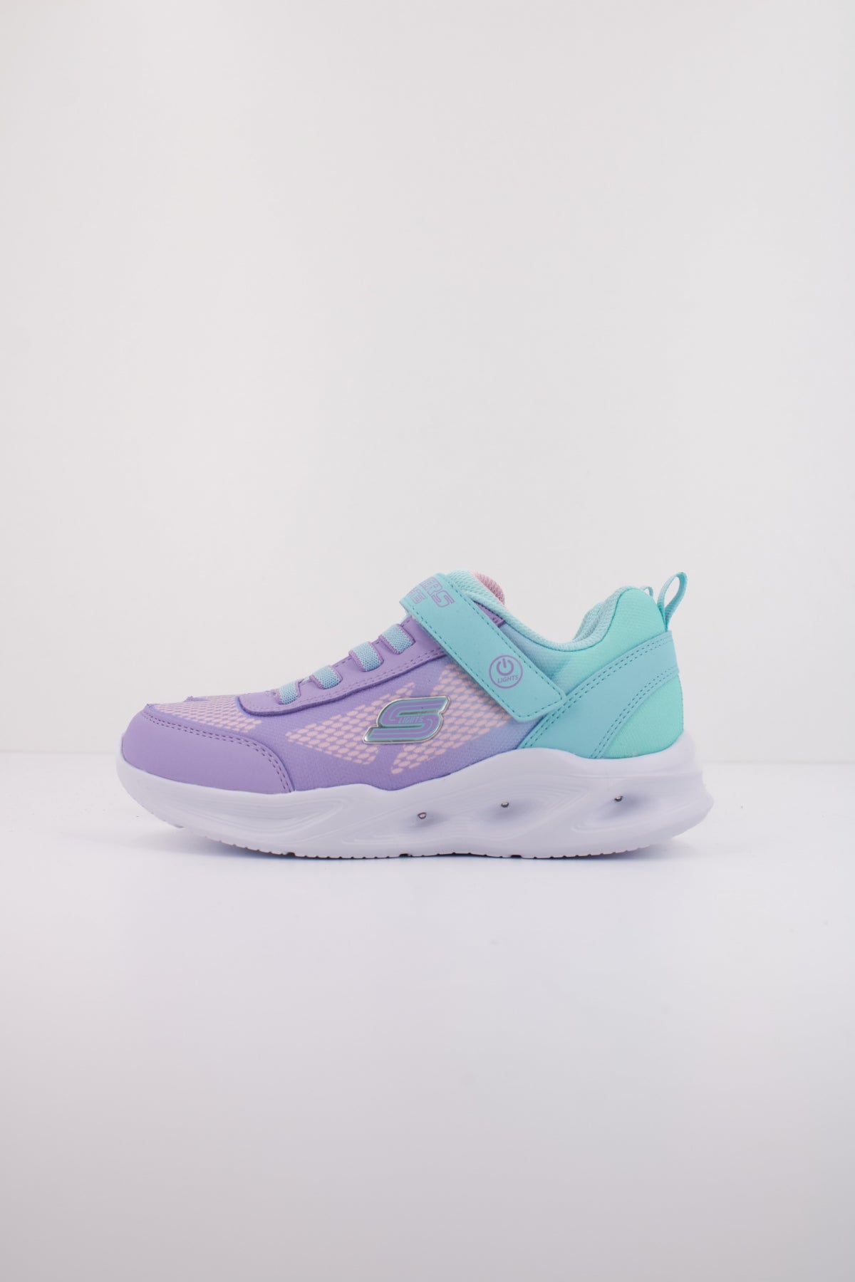 SKECHERS SOLA GLOW en color VIOLETA (1)