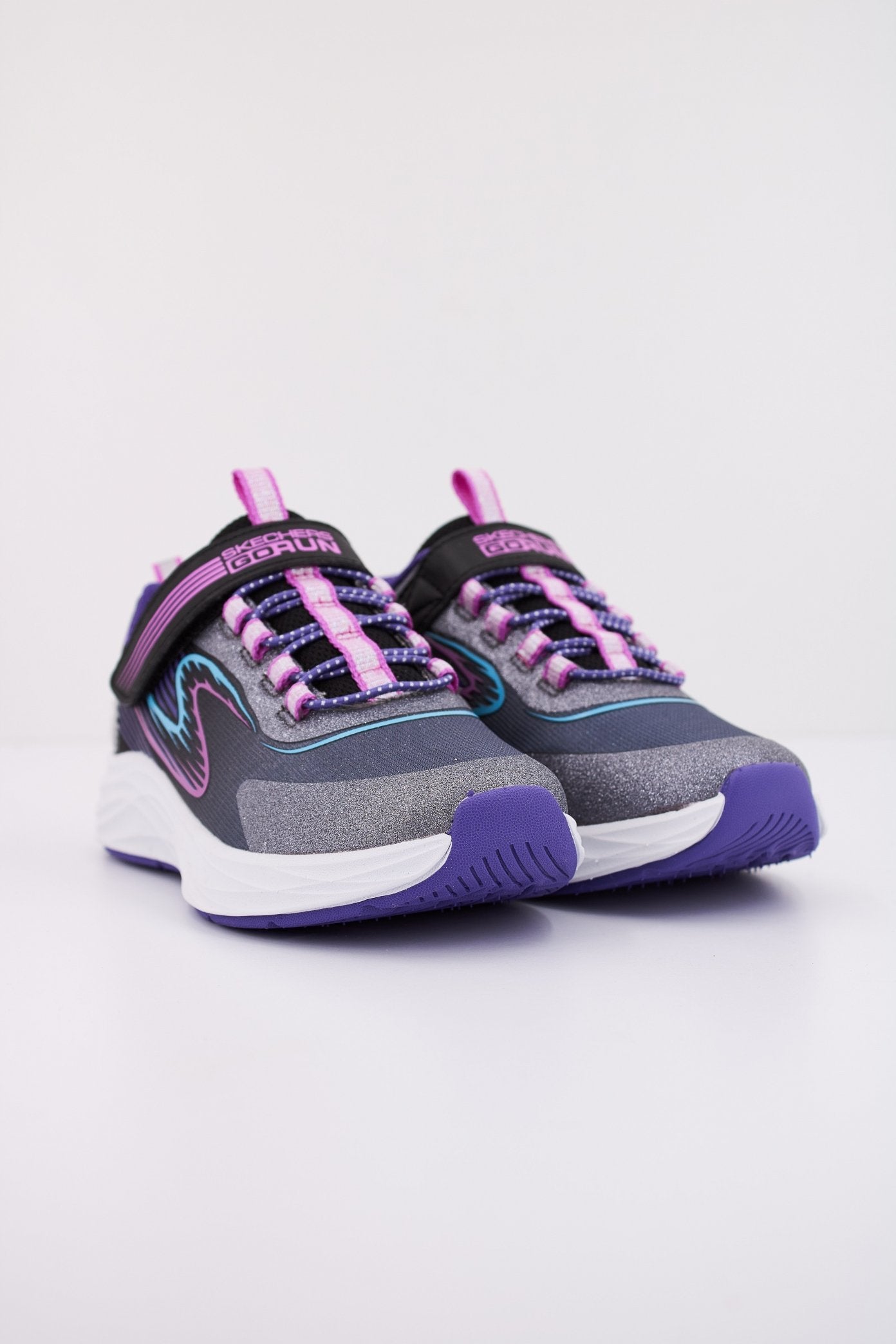 SKECHERS GO-RUN-ACCELERATE en color GRIS (2)