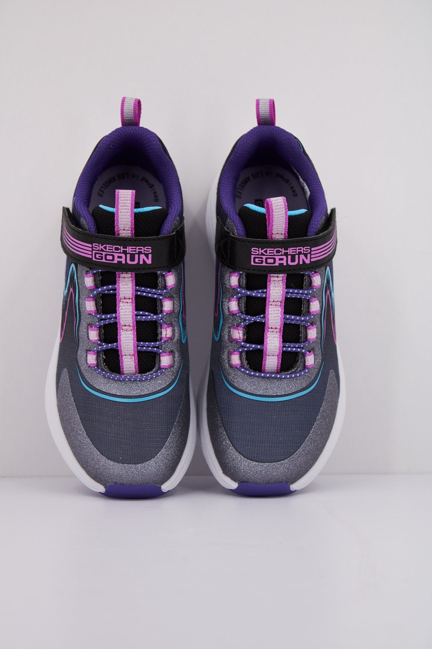 SKECHERS GO-RUN-ACCELERATE en color GRIS (3)